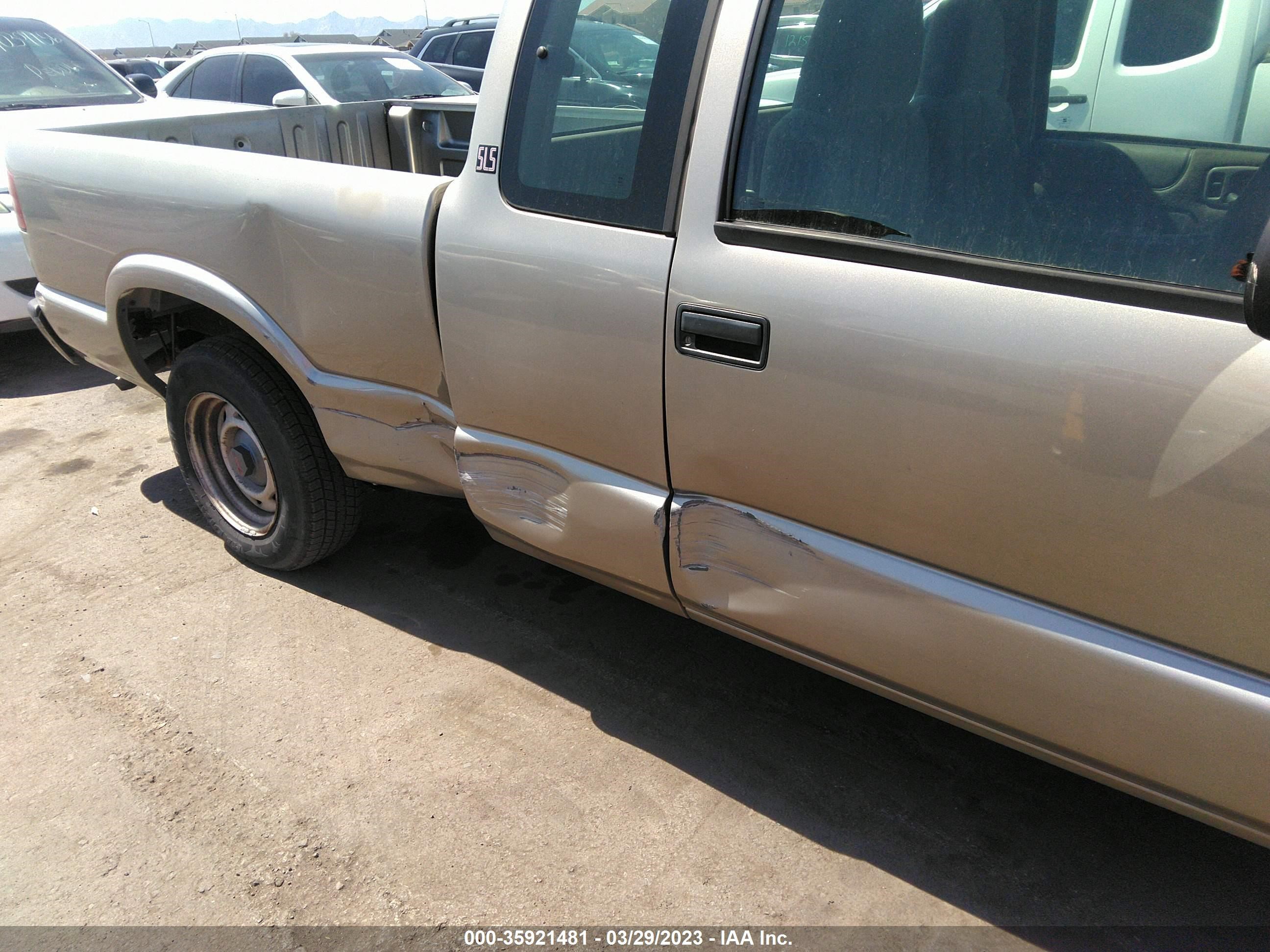 Photo 5 VIN: 1GTCS19W21K179703 - GMC SONOMA 