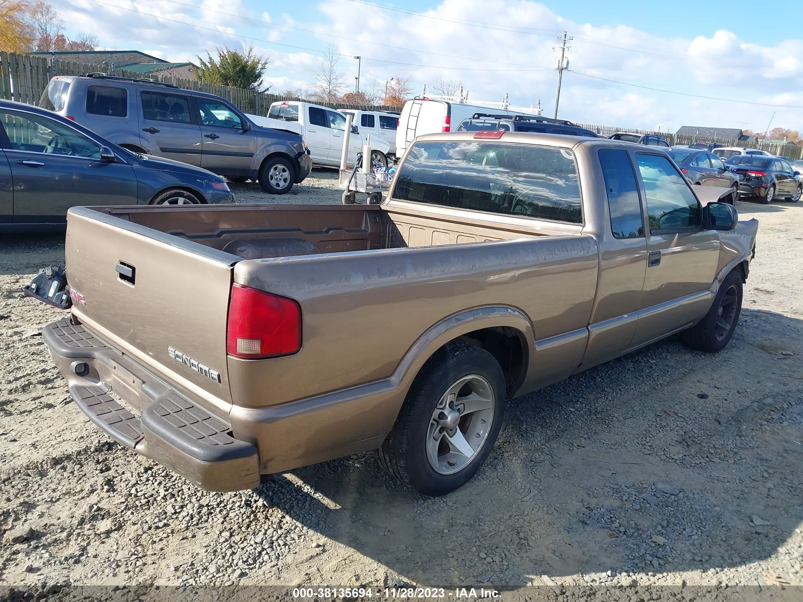 Photo 3 VIN: 1GTCS19W228249831 - GMC SONOMA 