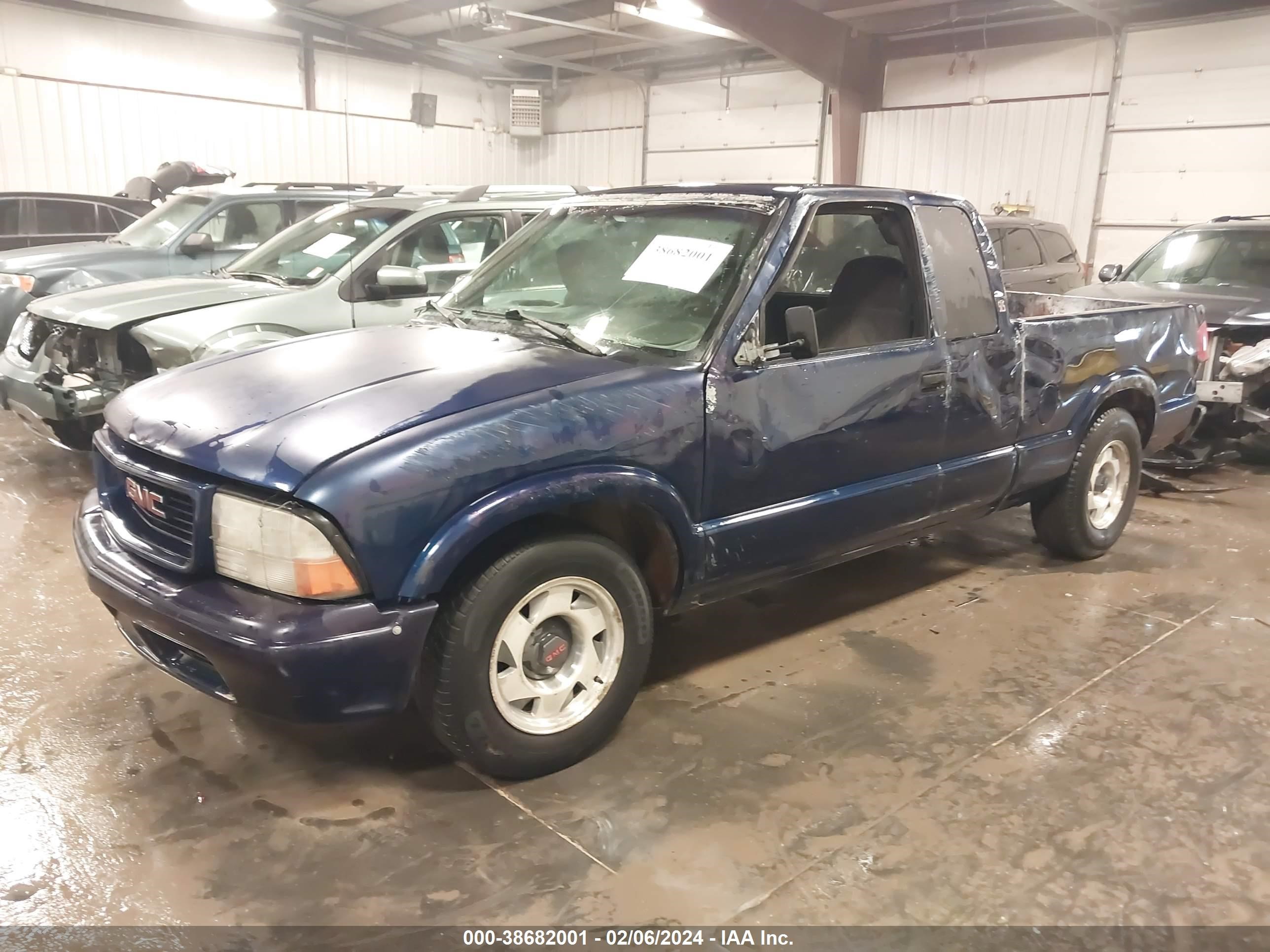 Photo 1 VIN: 1GTCS19W4Y8121437 - GMC SONOMA 