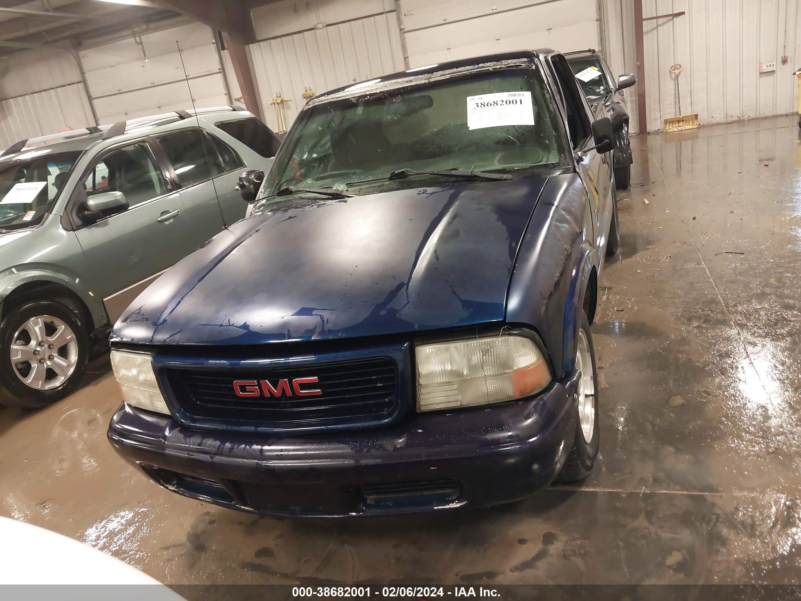 Photo 12 VIN: 1GTCS19W4Y8121437 - GMC SONOMA 