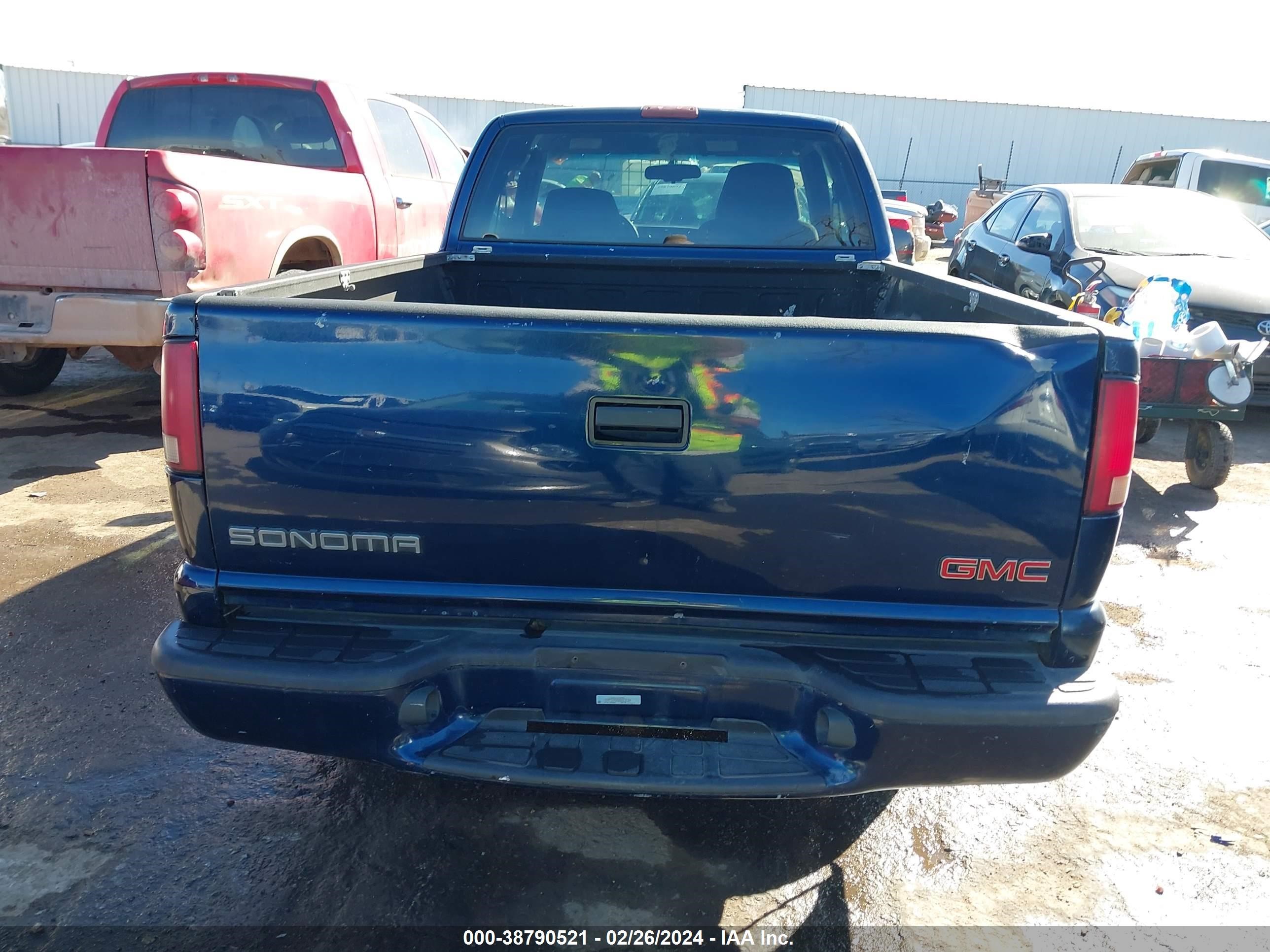 Photo 16 VIN: 1GTCS19W528112124 - GMC SONOMA 