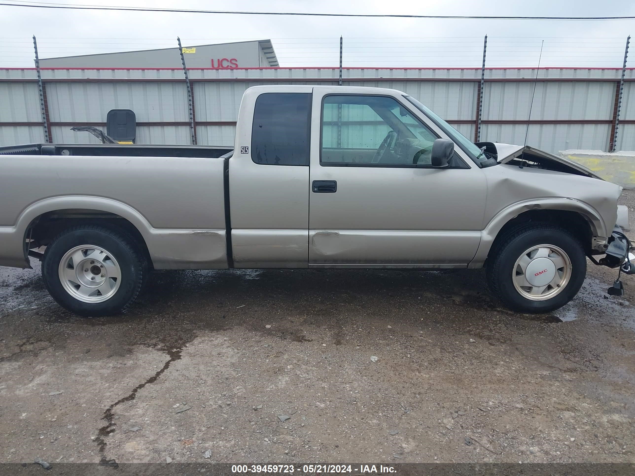 Photo 13 VIN: 1GTCS19W528119283 - GMC SONOMA 