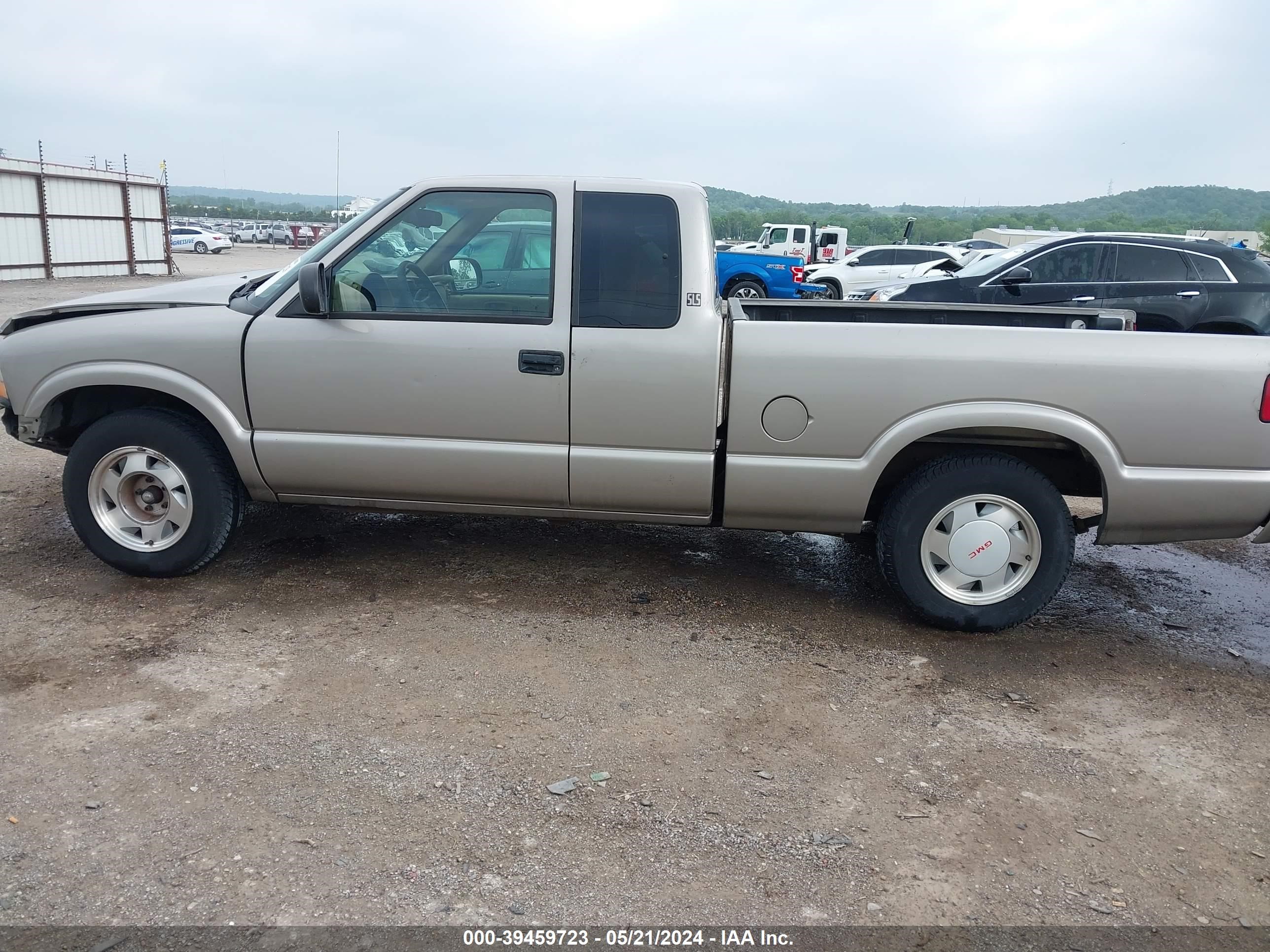 Photo 14 VIN: 1GTCS19W528119283 - GMC SONOMA 