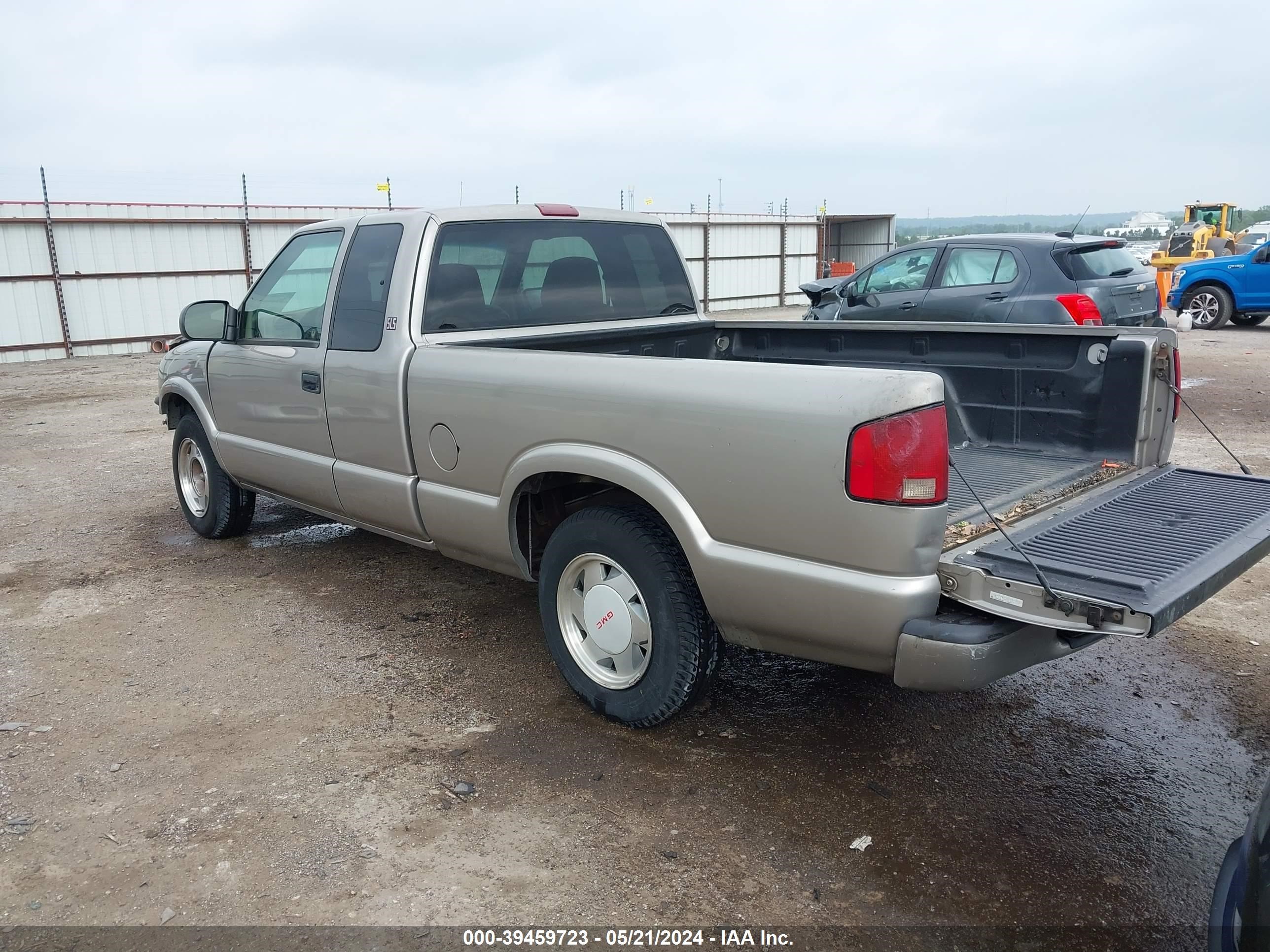 Photo 2 VIN: 1GTCS19W528119283 - GMC SONOMA 