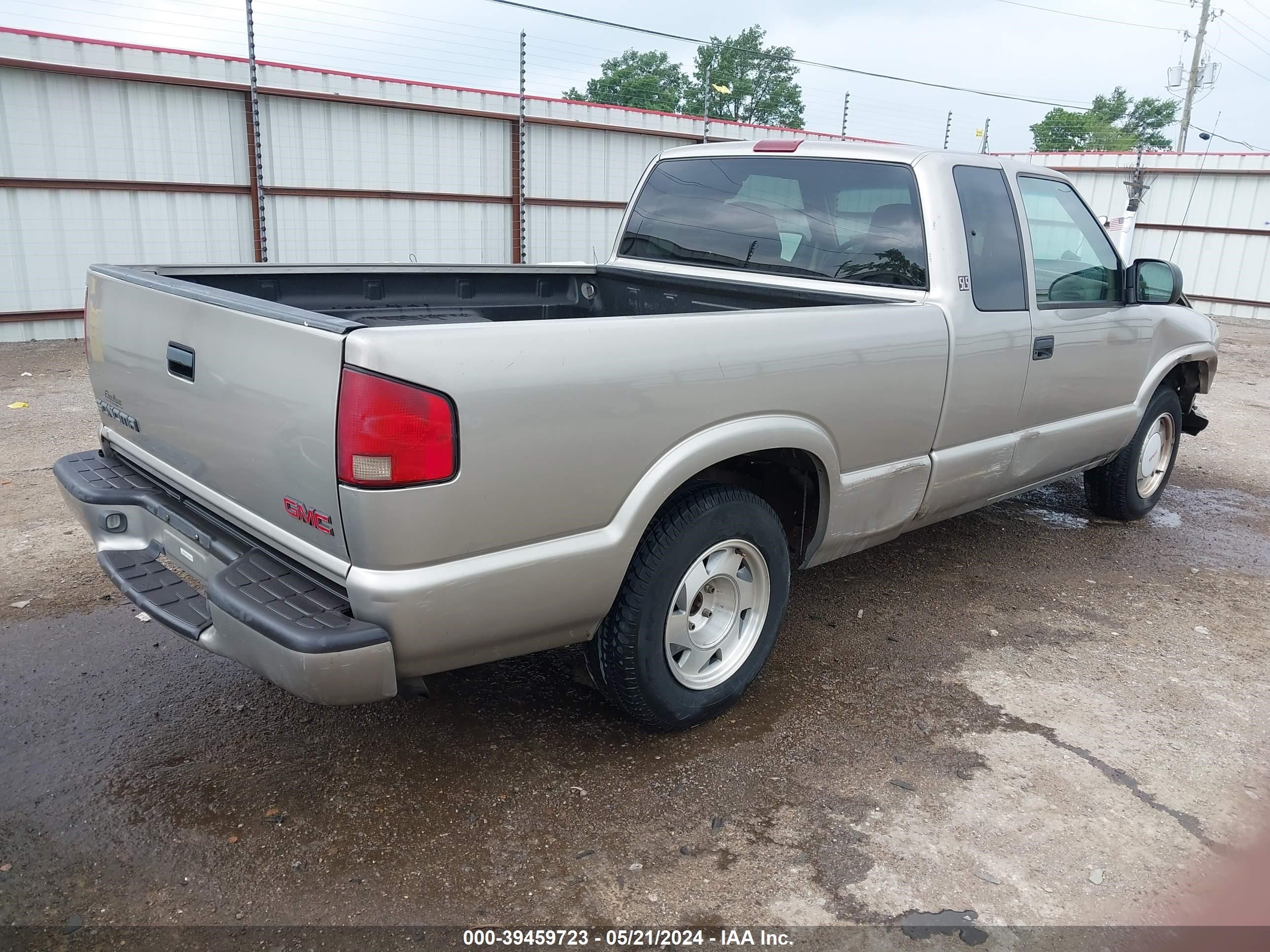 Photo 3 VIN: 1GTCS19W528119283 - GMC SONOMA 