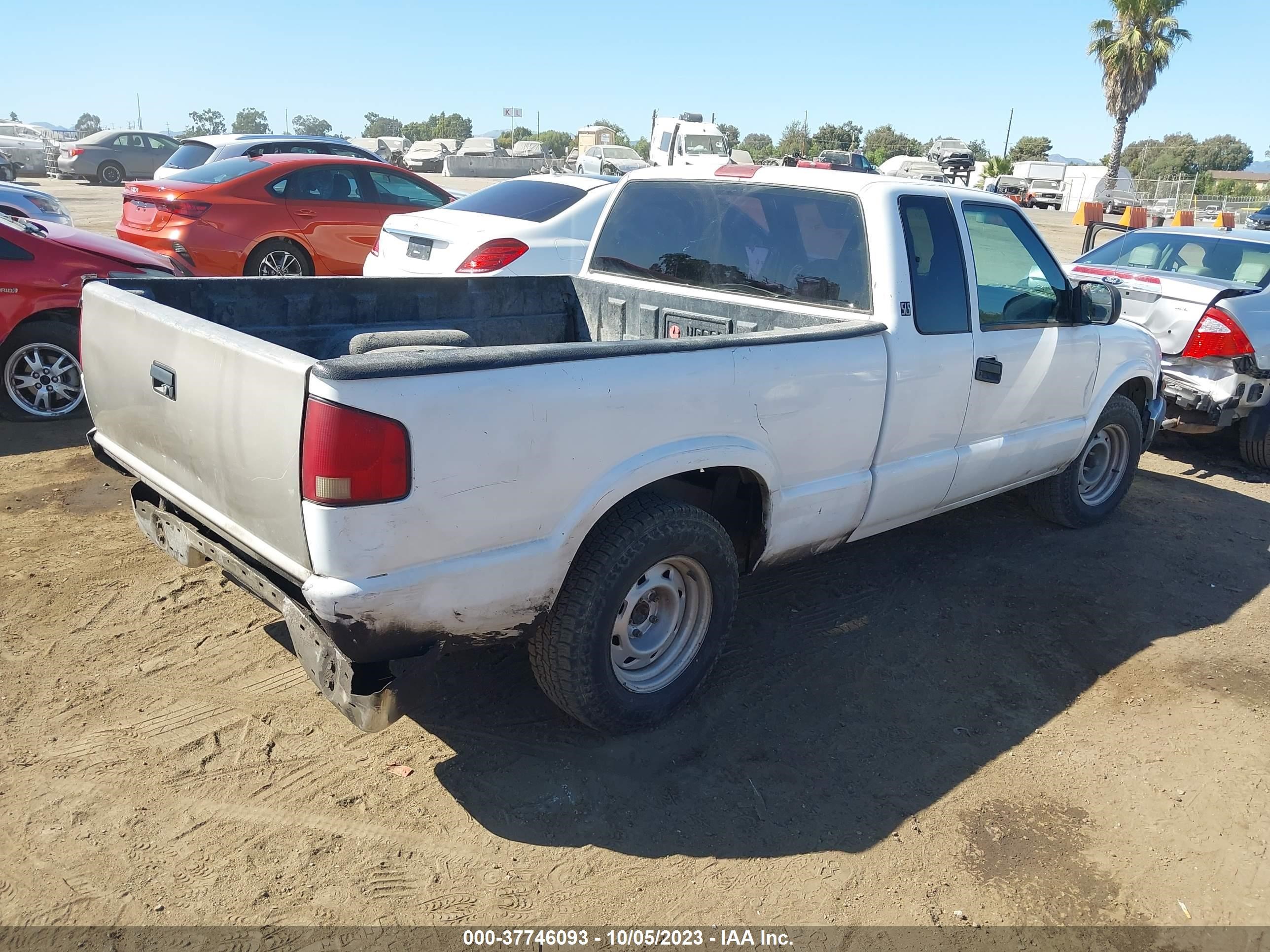 Photo 3 VIN: 1GTCS19W528210781 - GMC SONOMA 