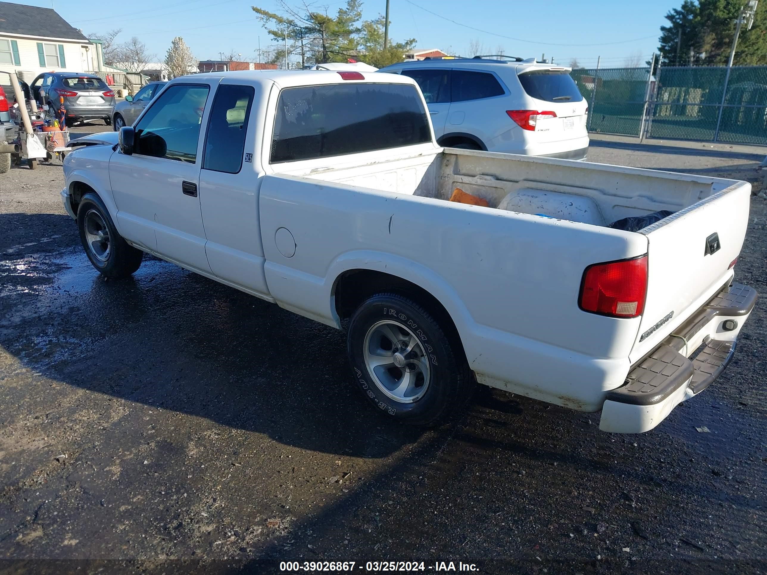 Photo 2 VIN: 1GTCS19W618169043 - GMC SONOMA 