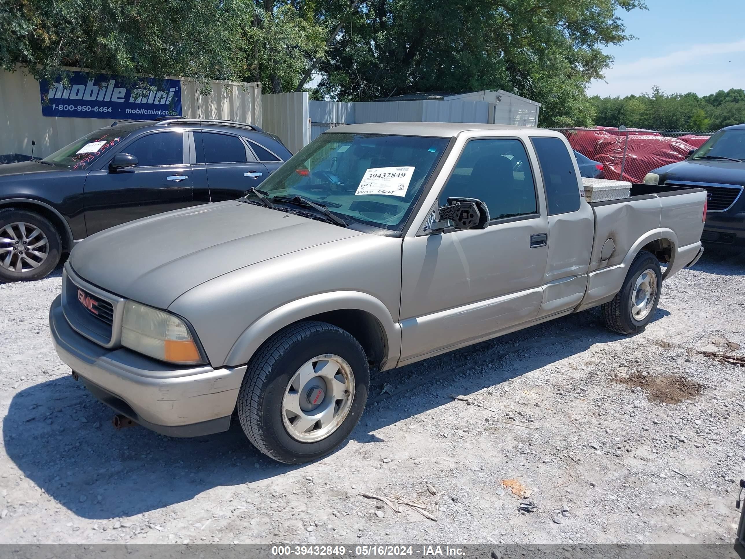 Photo 1 VIN: 1GTCS19W718200025 - GMC SONOMA 