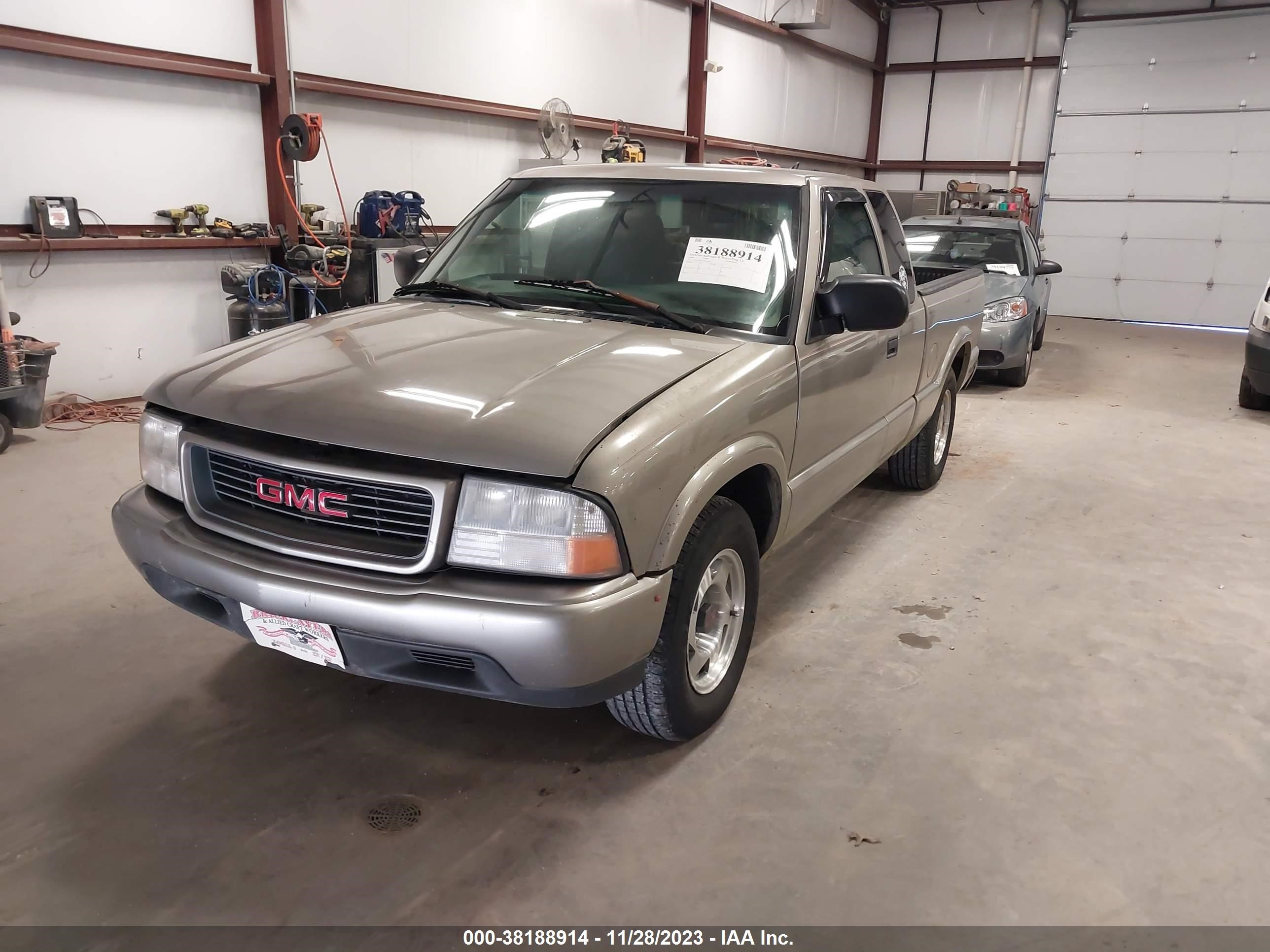 Photo 1 VIN: 1GTCS19W7Y8230281 - GMC SONOMA 