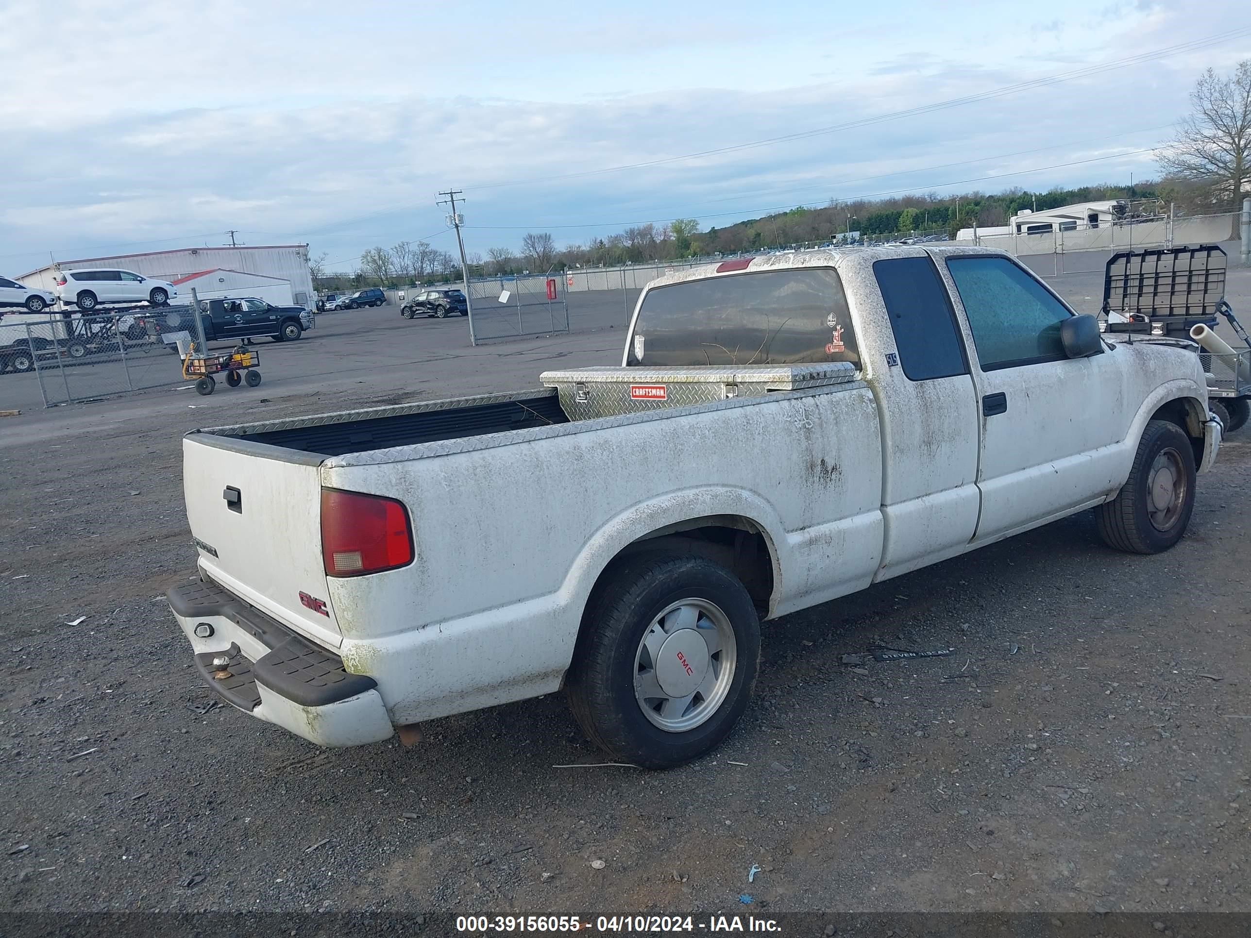 Photo 3 VIN: 1GTCS19W828181633 - GMC SONOMA 