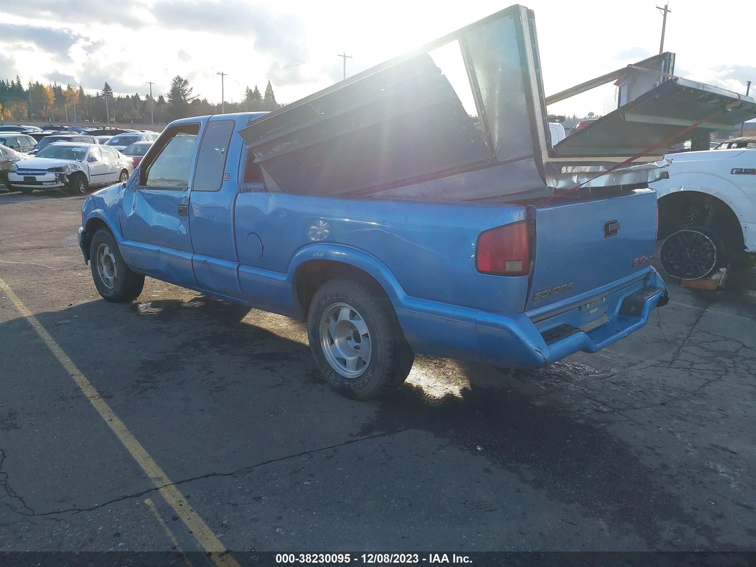 Photo 2 VIN: 1GTCS19X2V8500473 - GMC SONOMA 