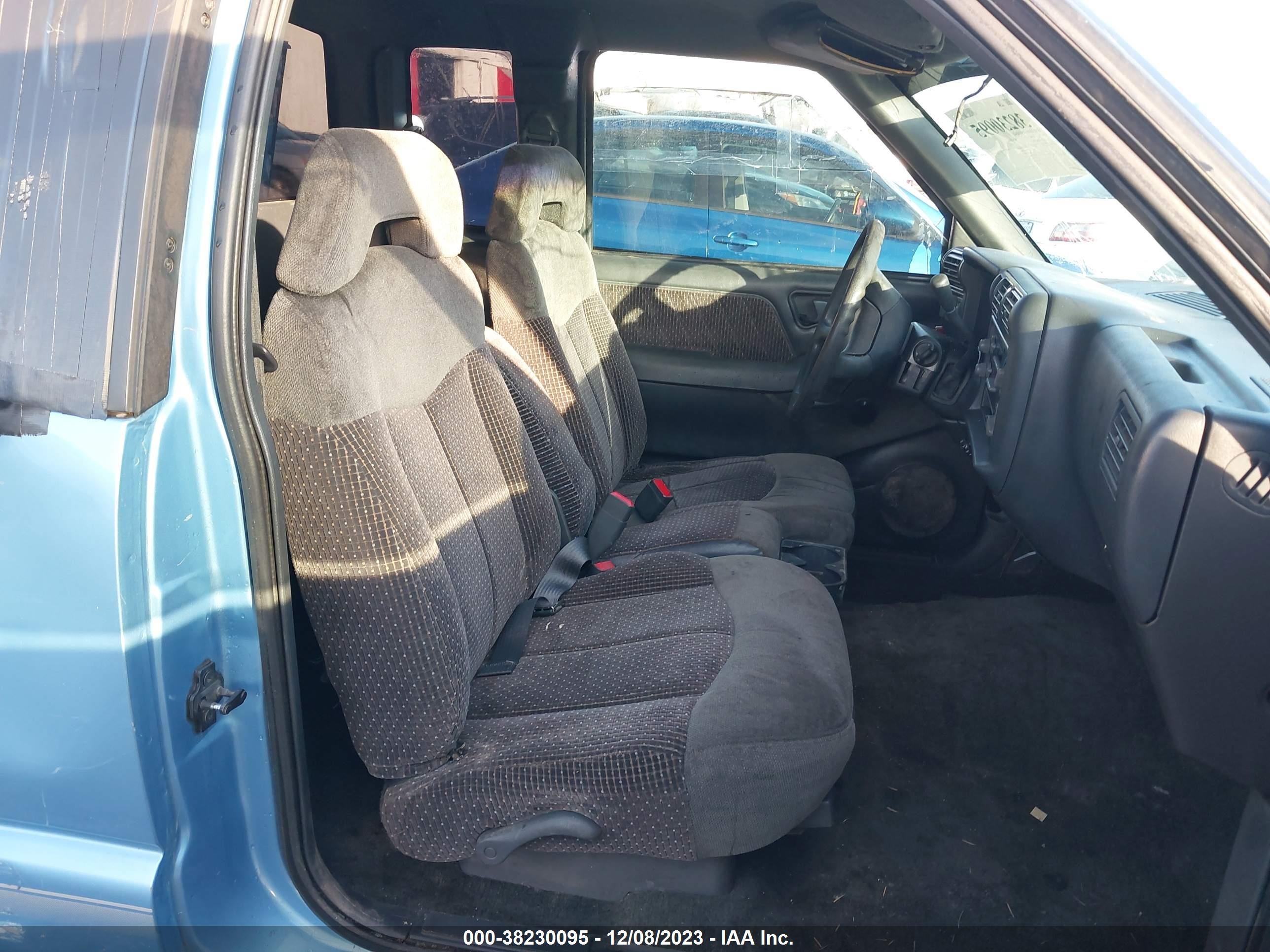 Photo 7 VIN: 1GTCS19X2V8500473 - GMC SONOMA 