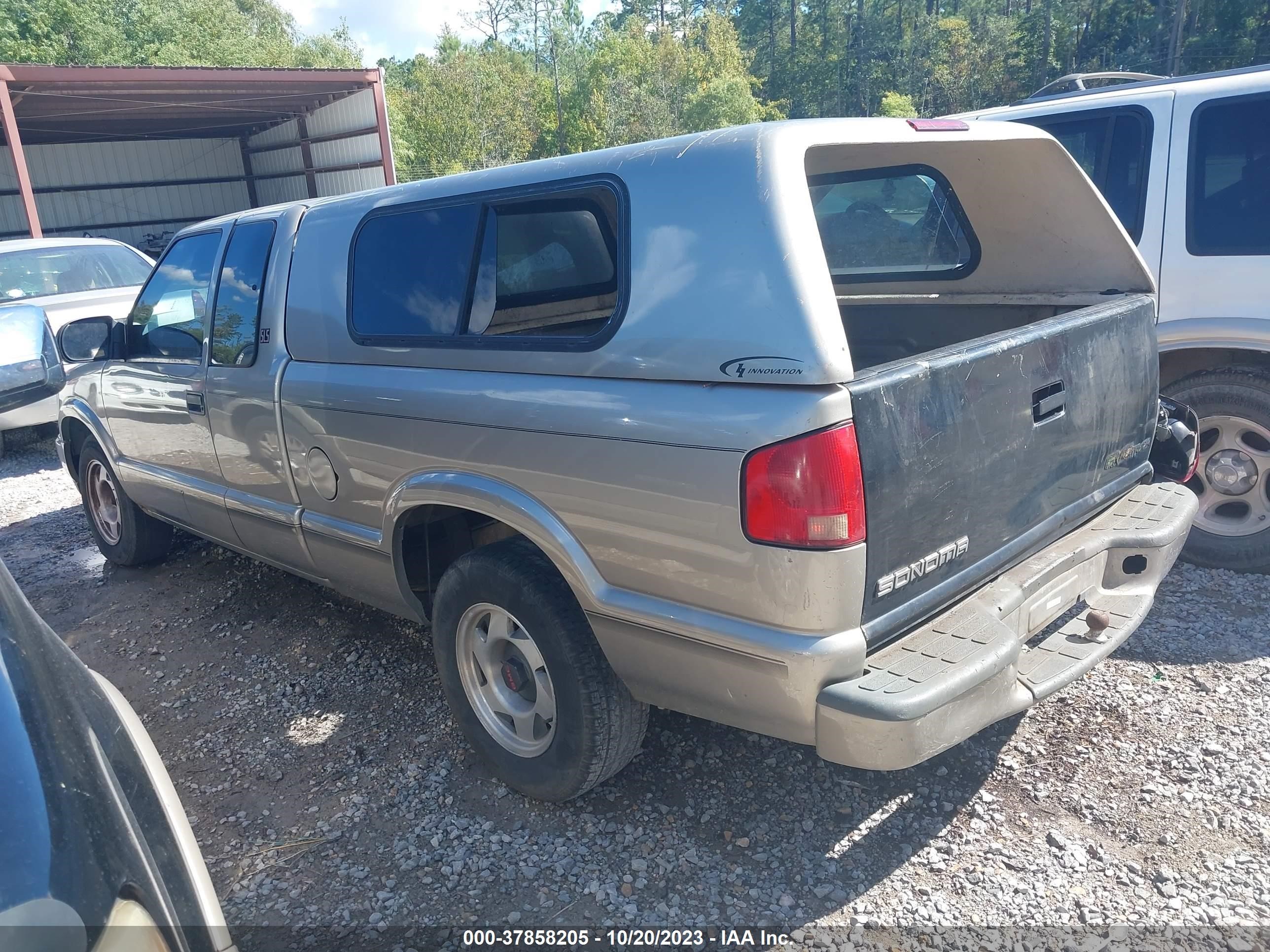 Photo 2 VIN: 1GTCS19X3X8514630 - GMC SONOMA 