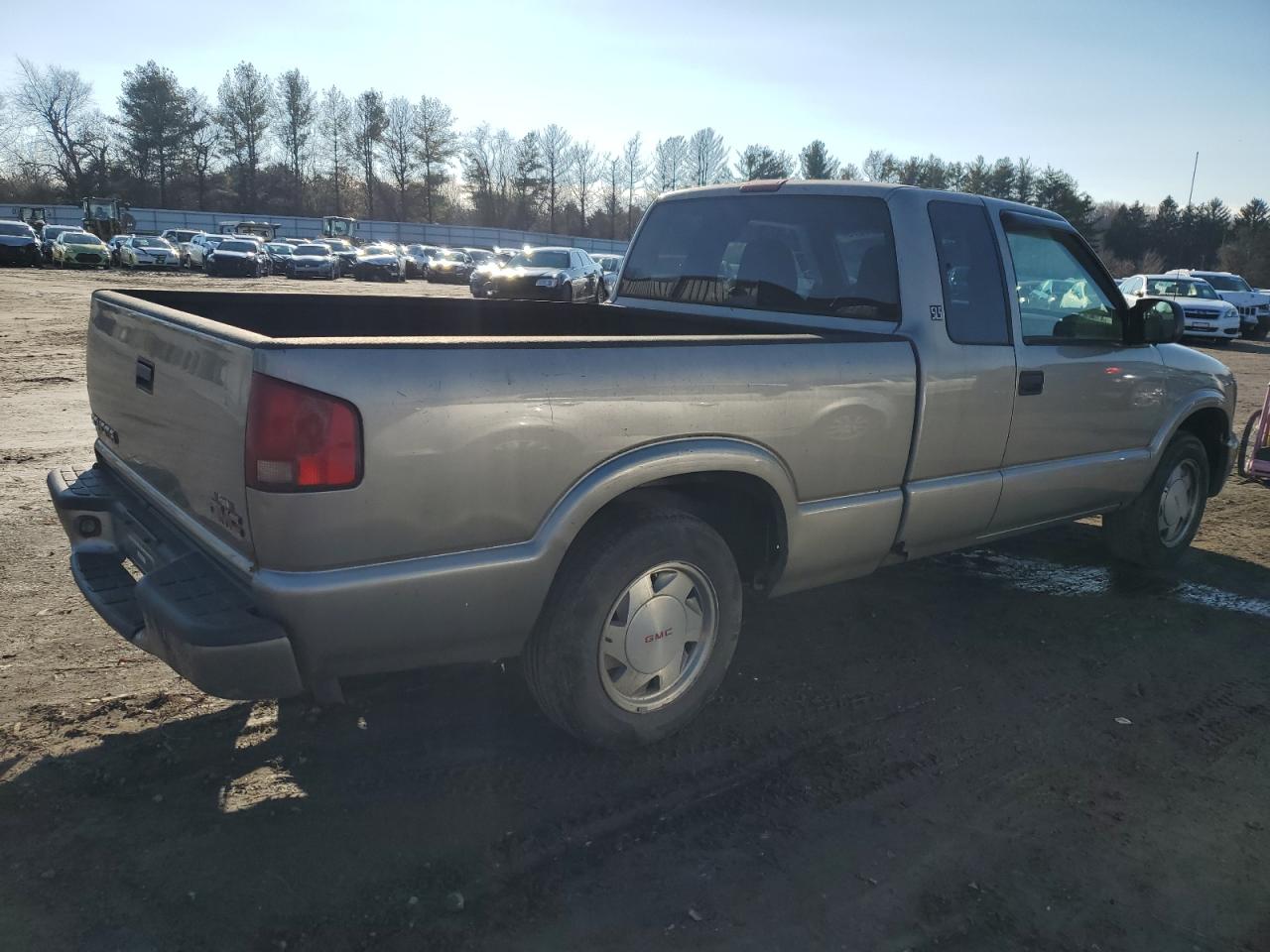 Photo 2 VIN: 1GTCS19X438105708 - GMC SONOMA 