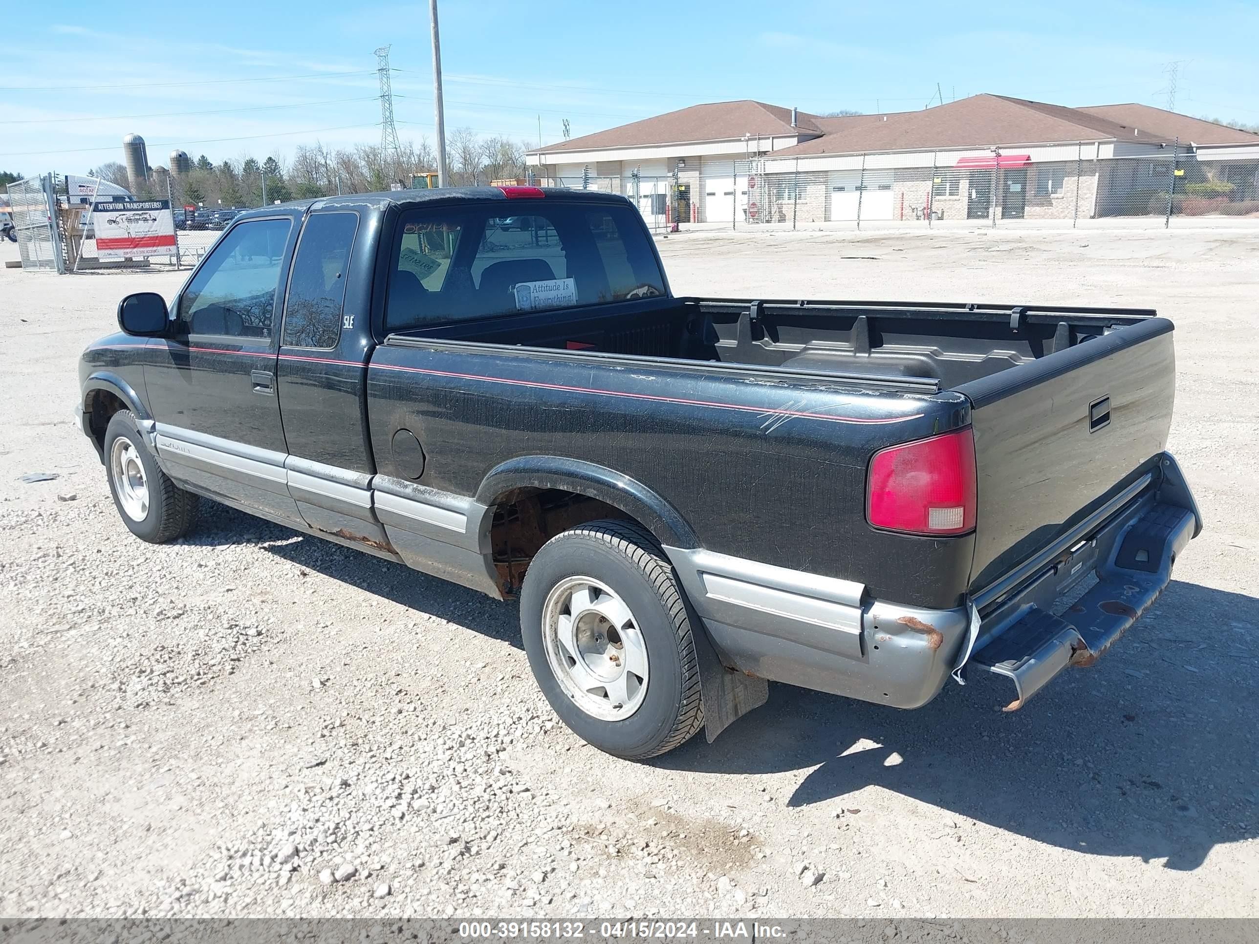 Photo 2 VIN: 1GTCS19X5V8525660 - GMC SONOMA 