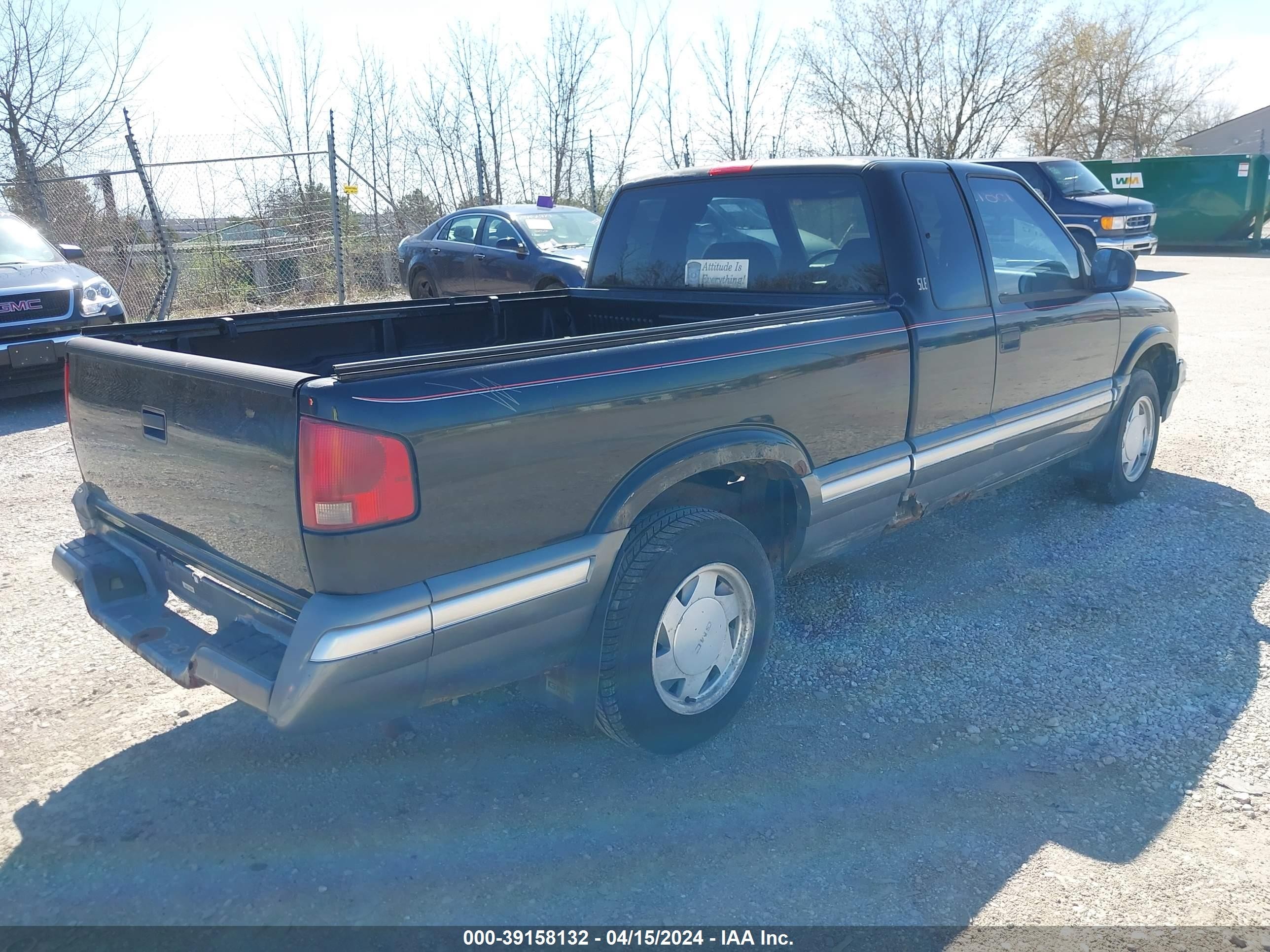 Photo 3 VIN: 1GTCS19X5V8525660 - GMC SONOMA 