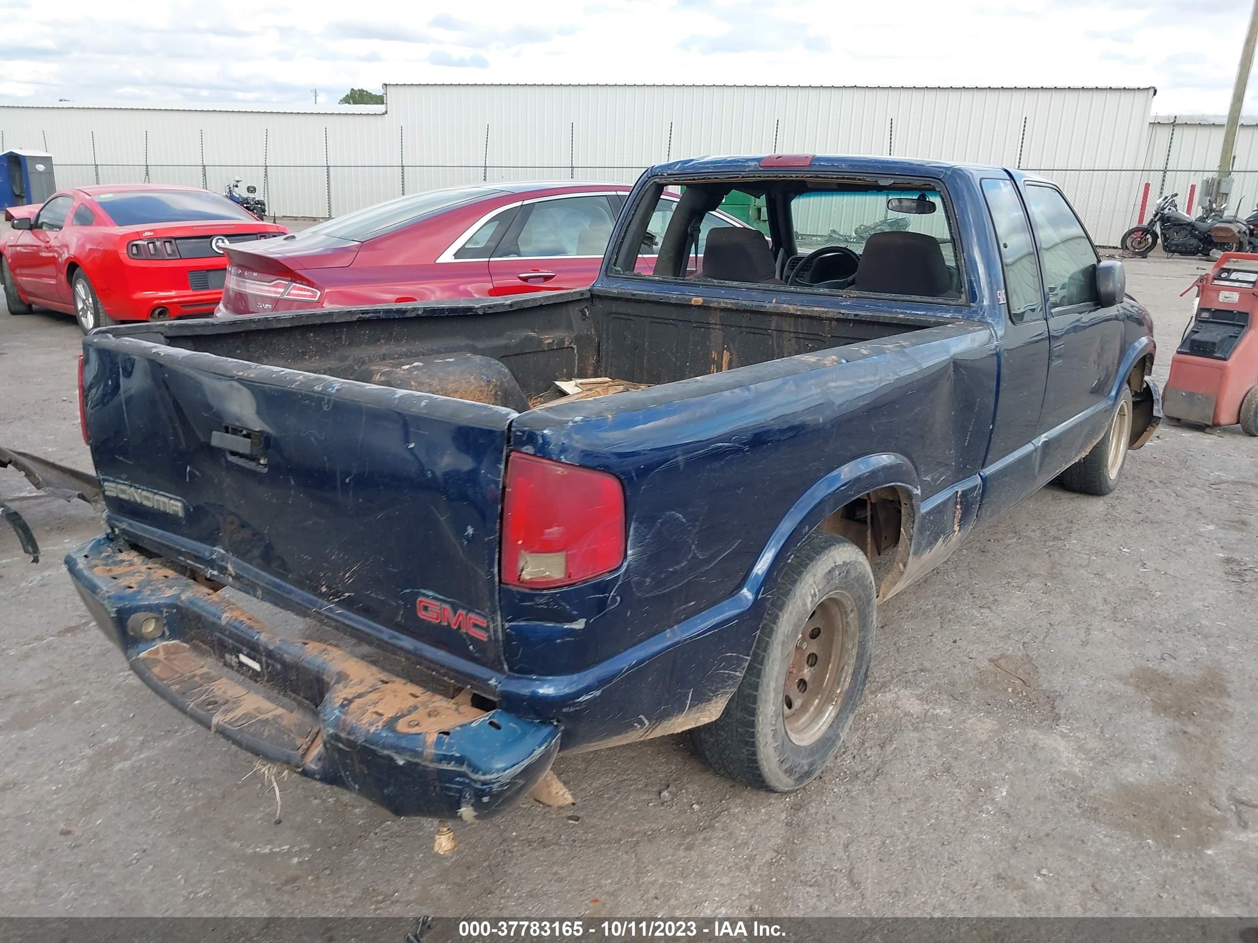 Photo 3 VIN: 1GTCS19X638119495 - GMC SONOMA 