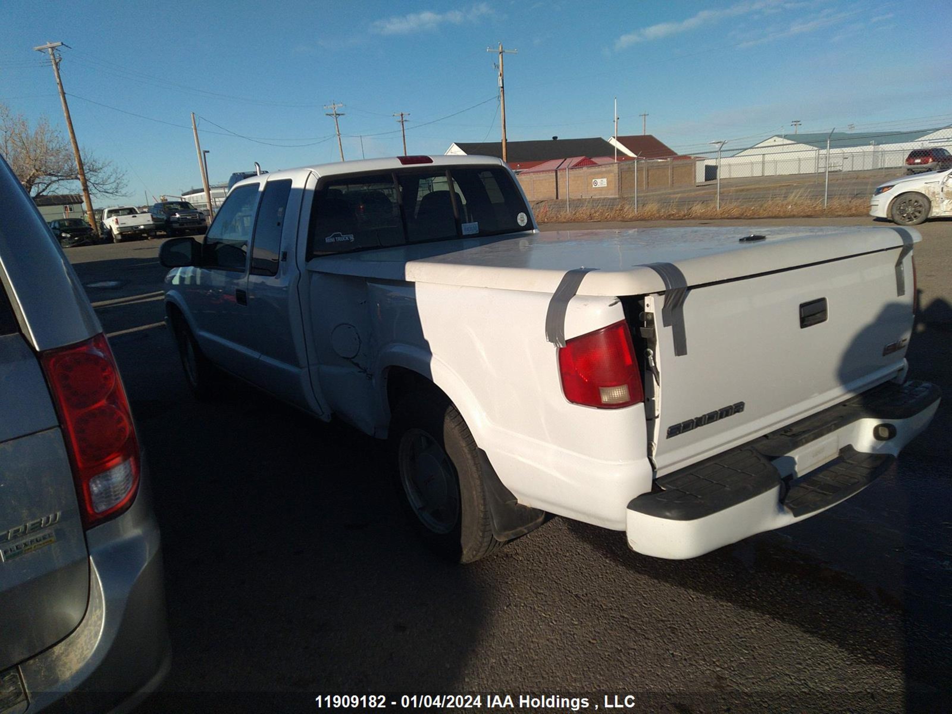 Photo 2 VIN: 1GTCS19X638286794 - GMC SONOMA 