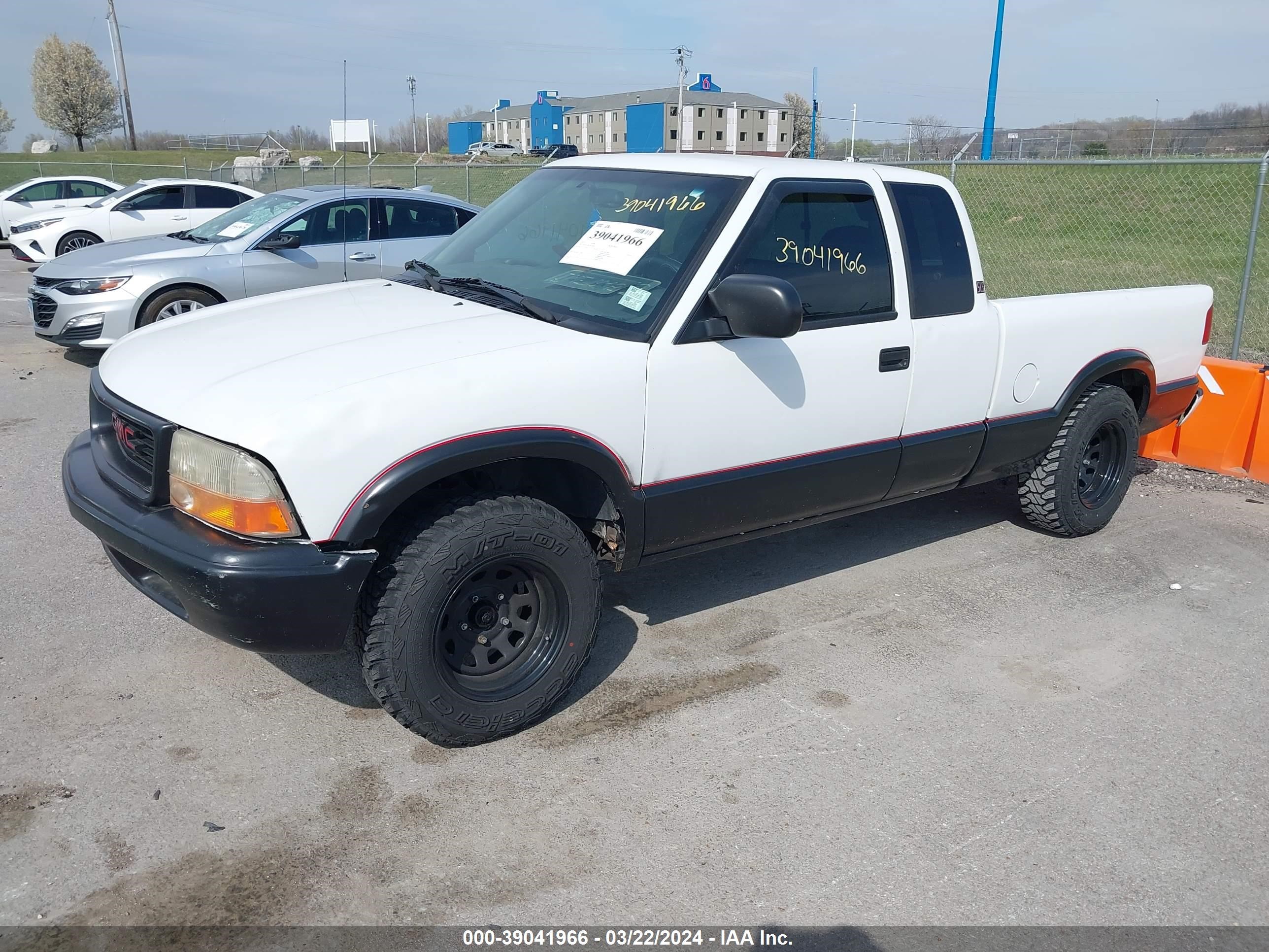 Photo 1 VIN: 1GTCS19X738220819 - GMC SONOMA 