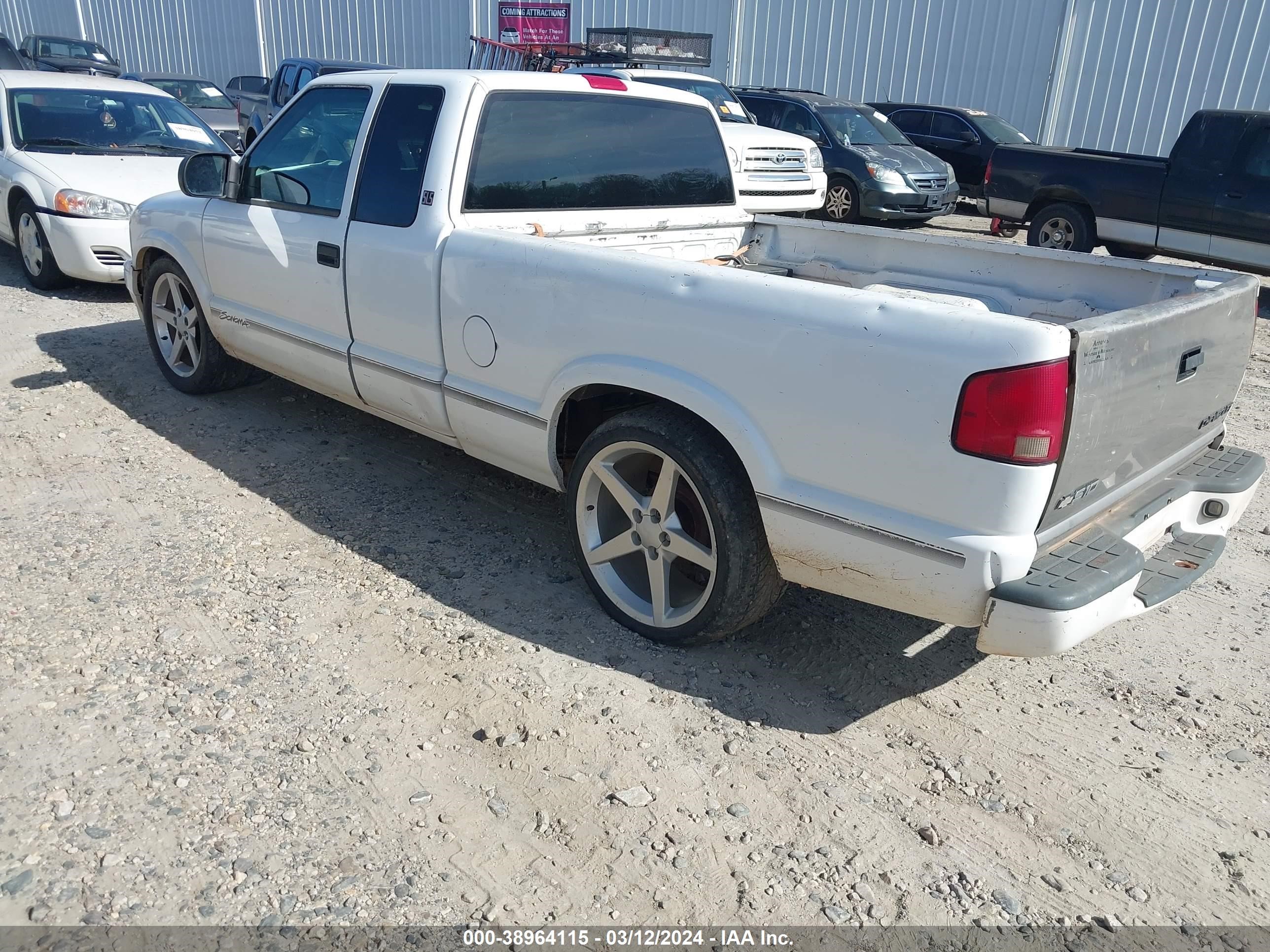 Photo 2 VIN: 1GTCS19X7X8508913 - GMC SONOMA 