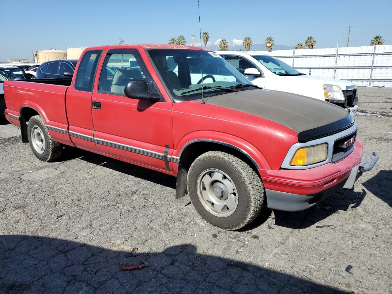 Photo 3 VIN: 1GTCS19X9V8504844 - GMC SONOMA 