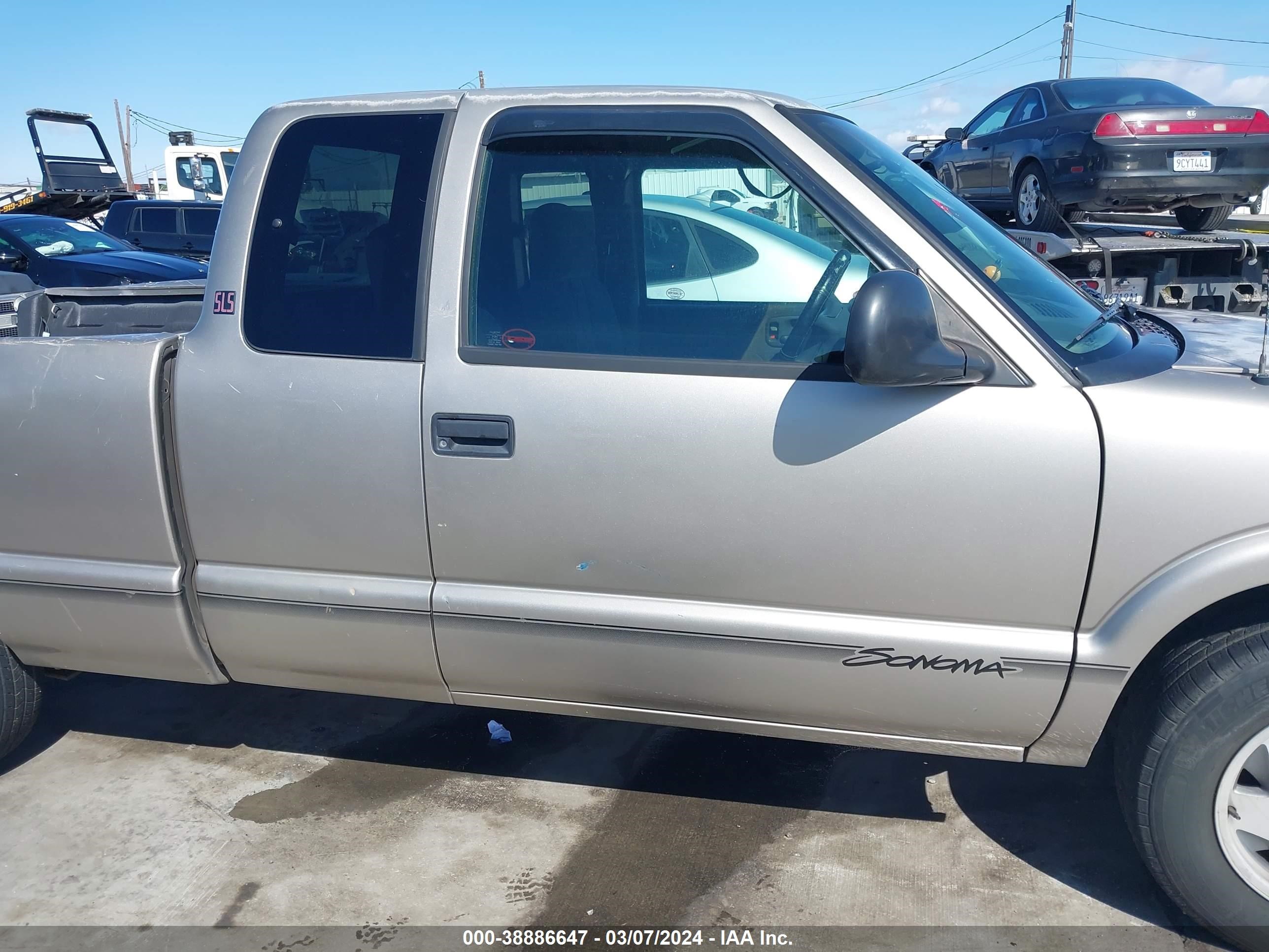 Photo 12 VIN: 1GTCS19XXW8505499 - GMC SONOMA 