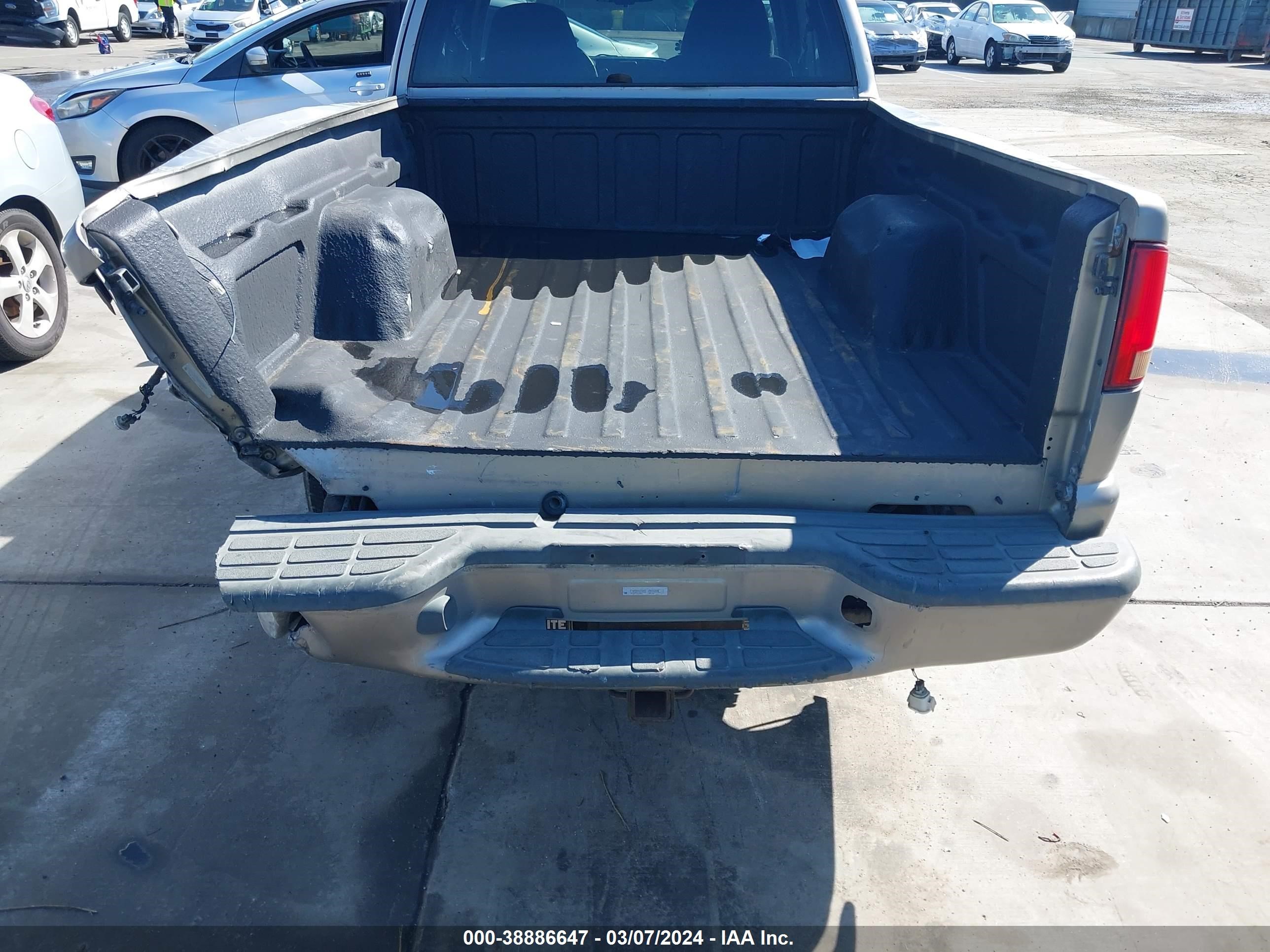 Photo 15 VIN: 1GTCS19XXW8505499 - GMC SONOMA 