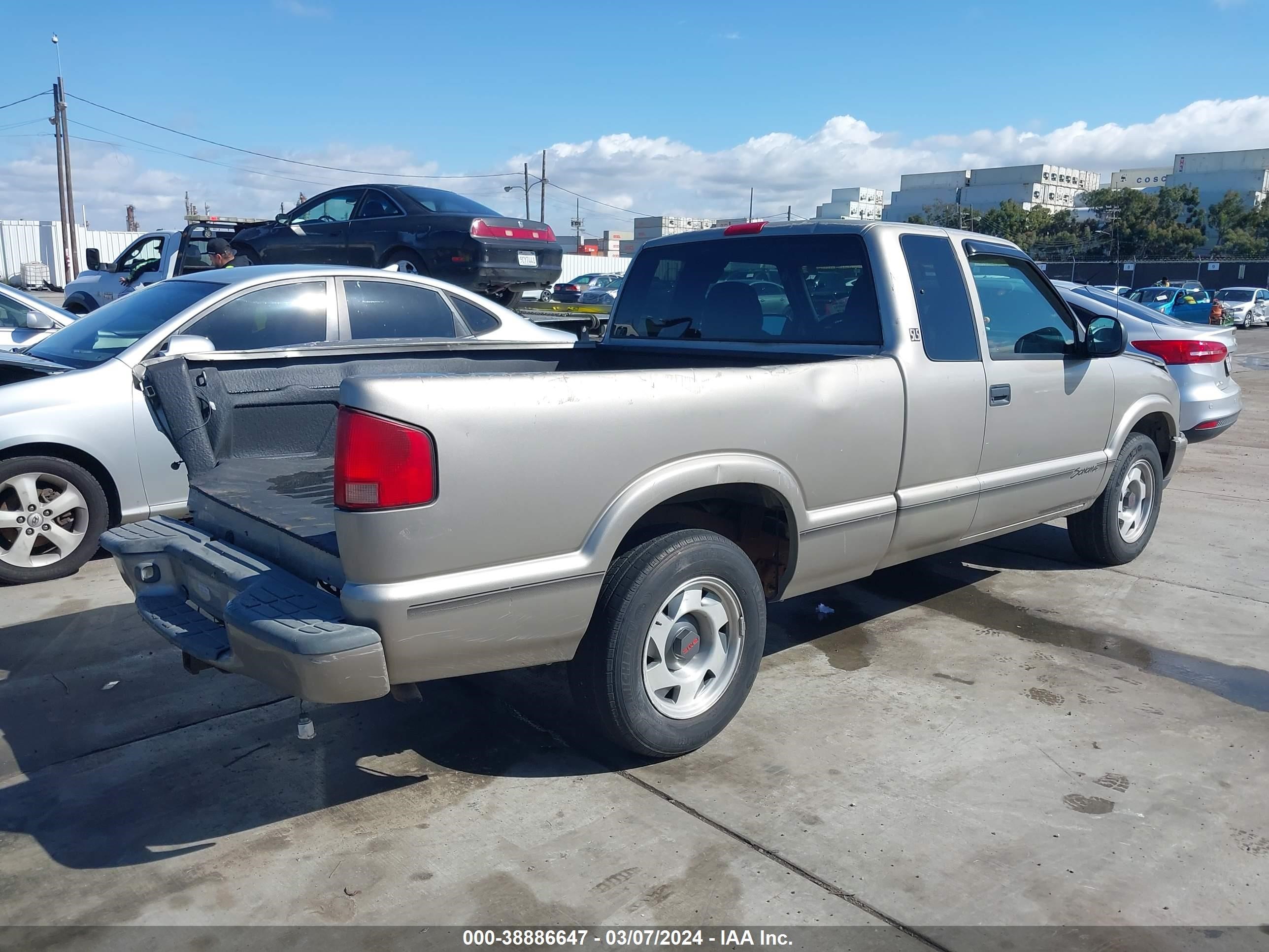 Photo 3 VIN: 1GTCS19XXW8505499 - GMC SONOMA 