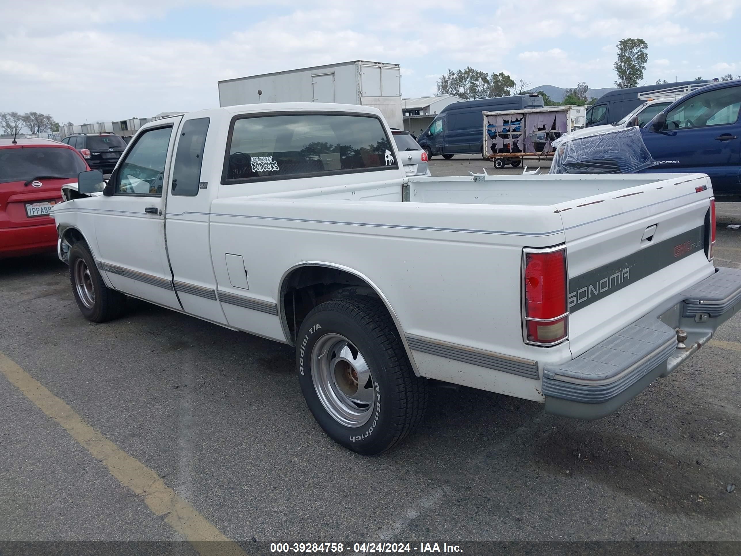 Photo 2 VIN: 1GTCS19Z6M8537185 - GMC SONOMA 