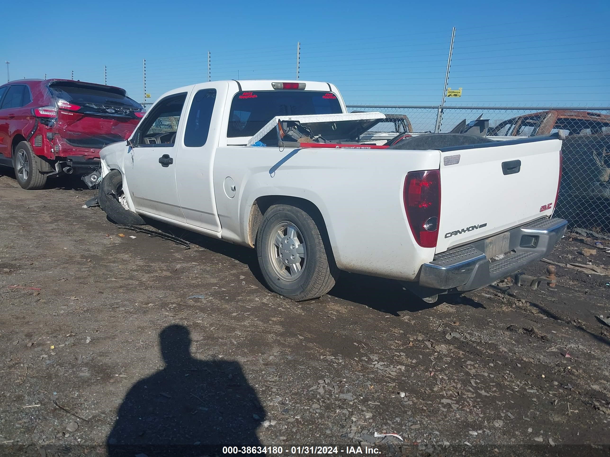 Photo 2 VIN: 1GTCS39EX88207922 - GMC CANYON 