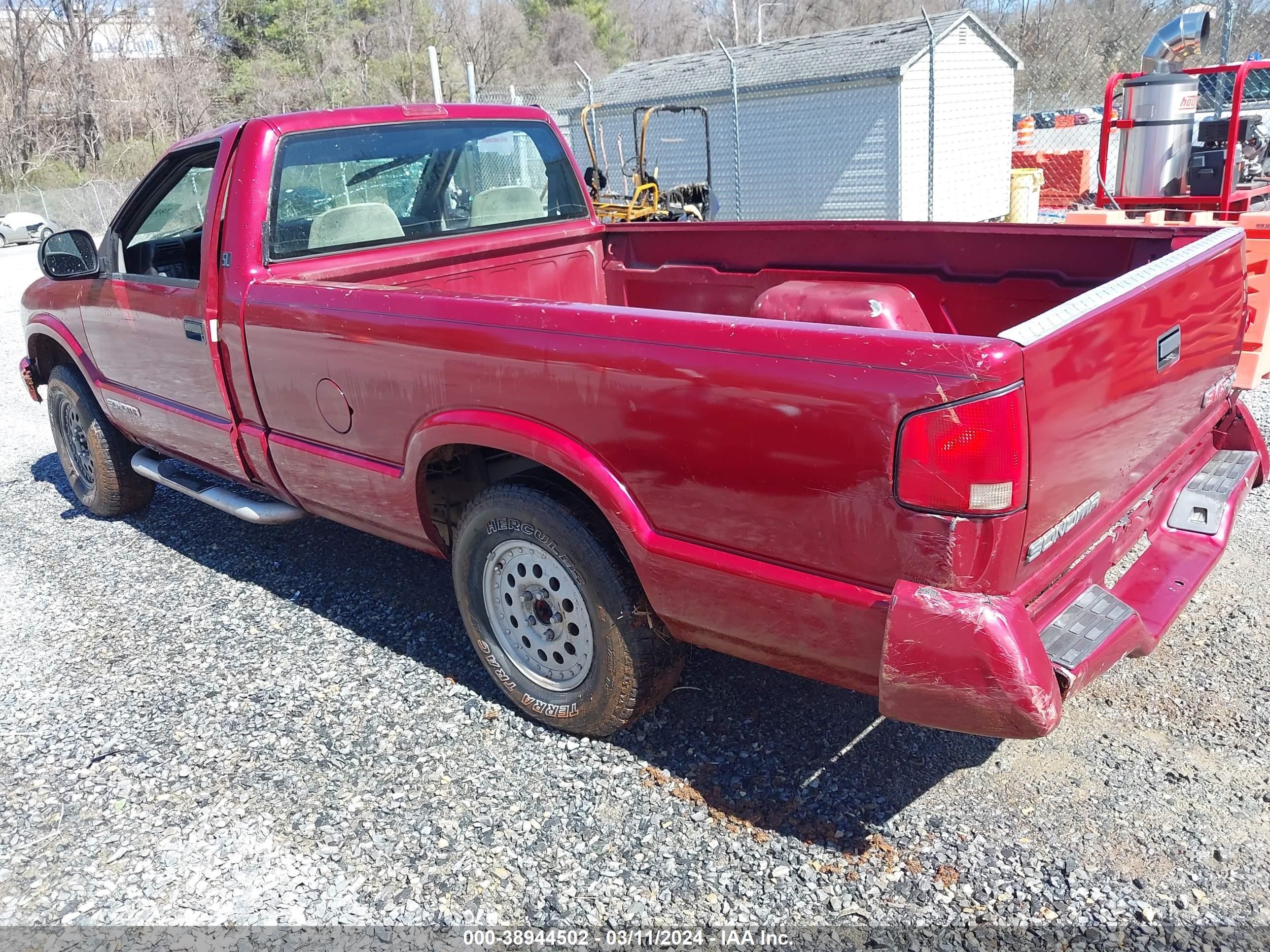 Photo 2 VIN: 1GTCT14Z1R8532620 - GMC SONOMA 