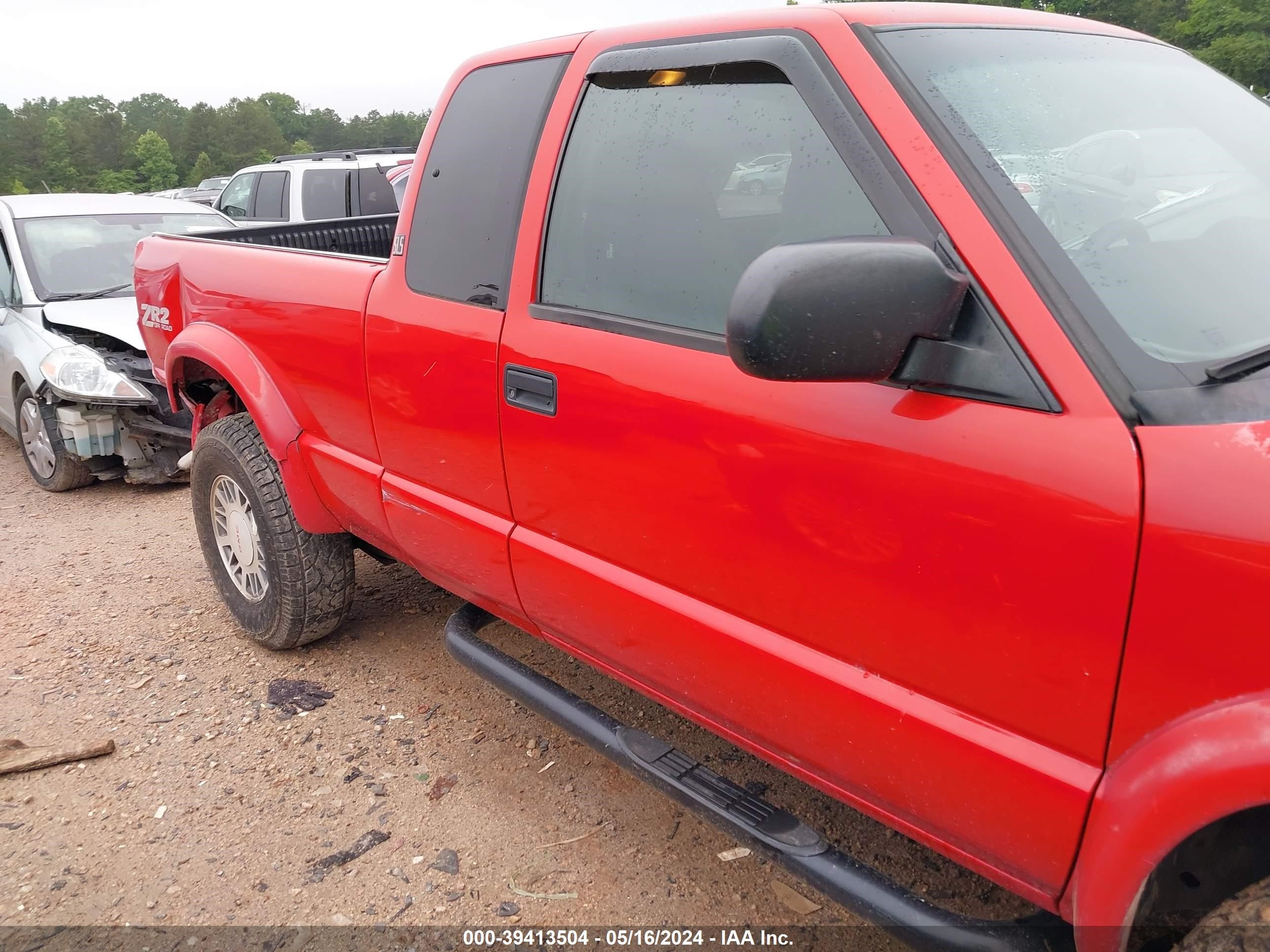 Photo 12 VIN: 1GTCT19W018144958 - GMC SONOMA 