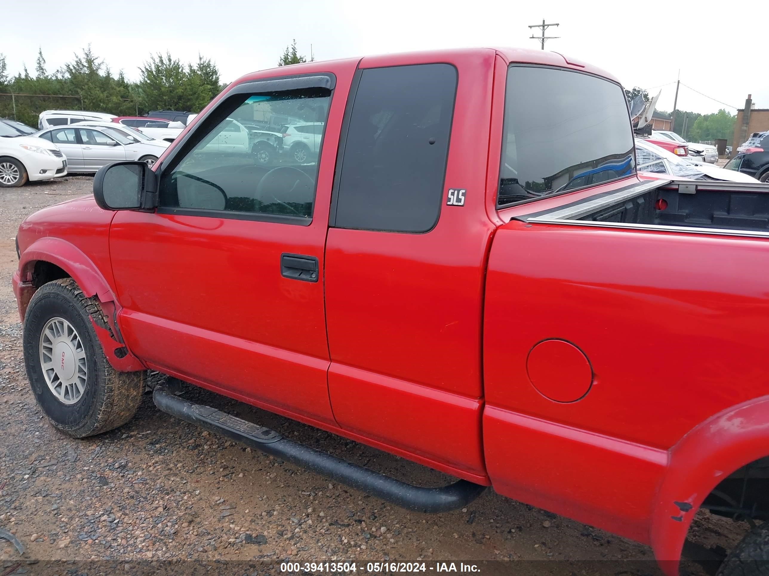 Photo 13 VIN: 1GTCT19W018144958 - GMC SONOMA 