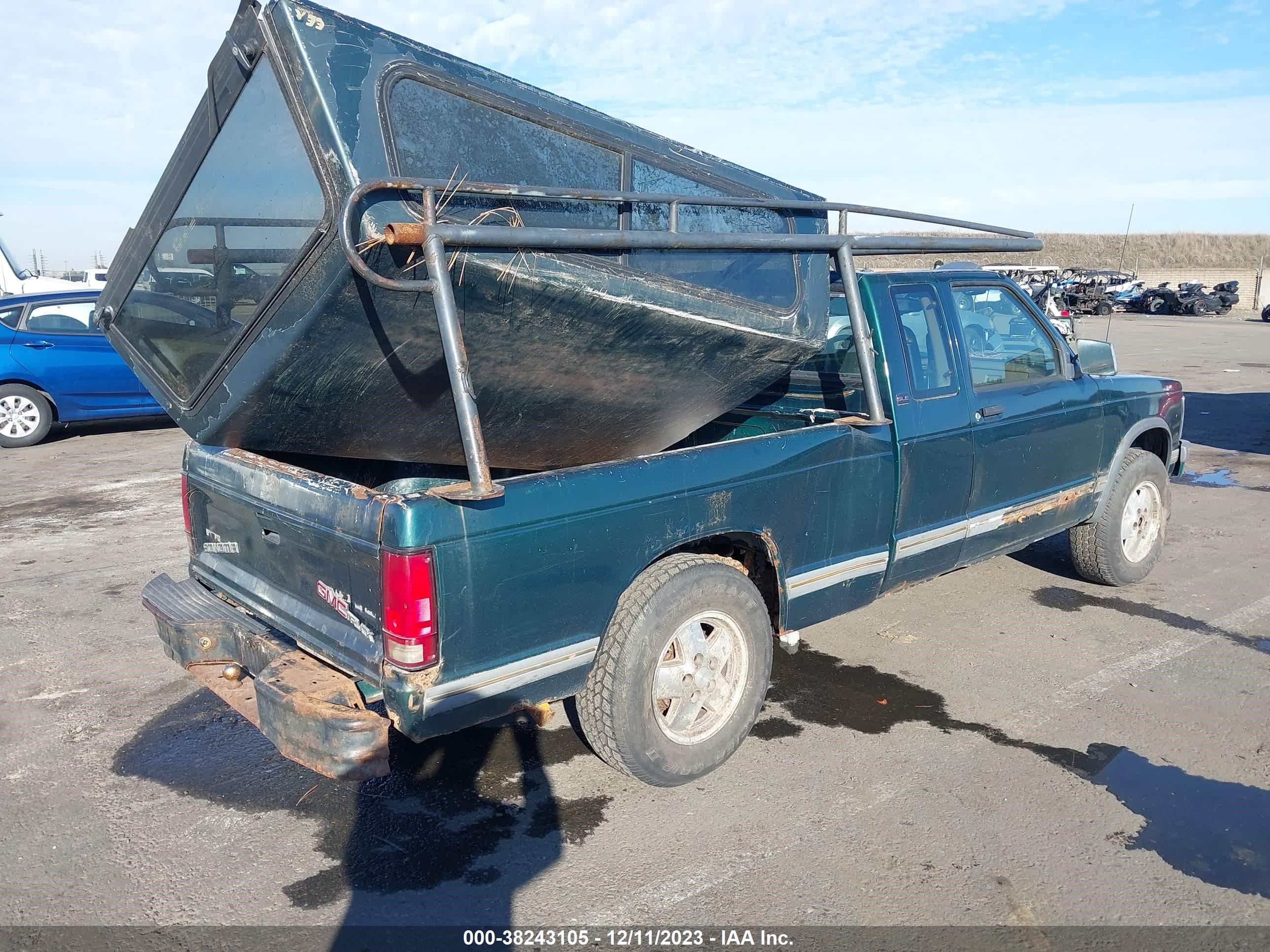 Photo 3 VIN: 1GTCT19W0P8515755 - GMC SONOMA 