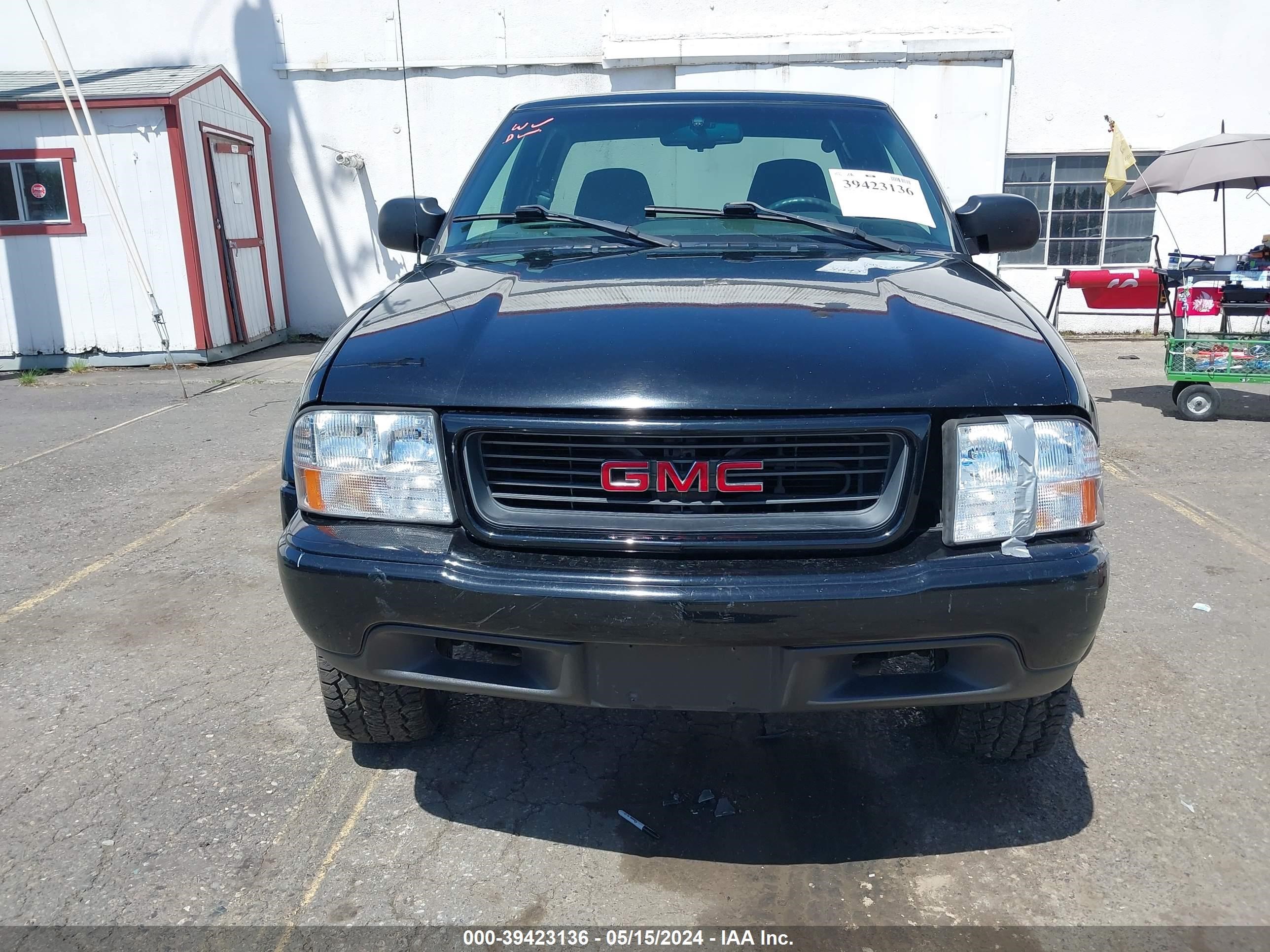 Photo 11 VIN: 1GTCT19W0Y8139611 - GMC SONOMA 