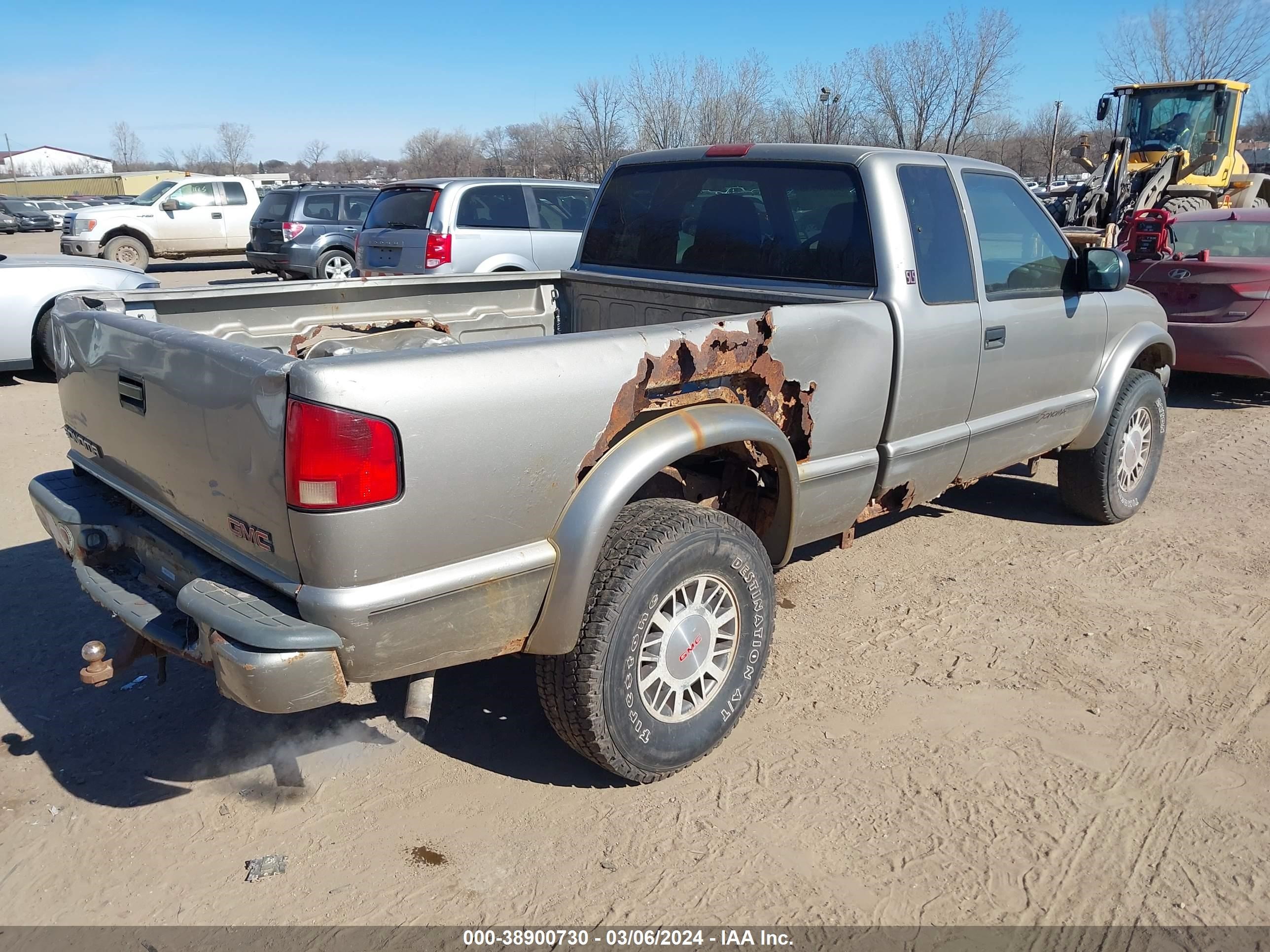 Photo 3 VIN: 1GTCT19W2X8534985 - GMC SONOMA 