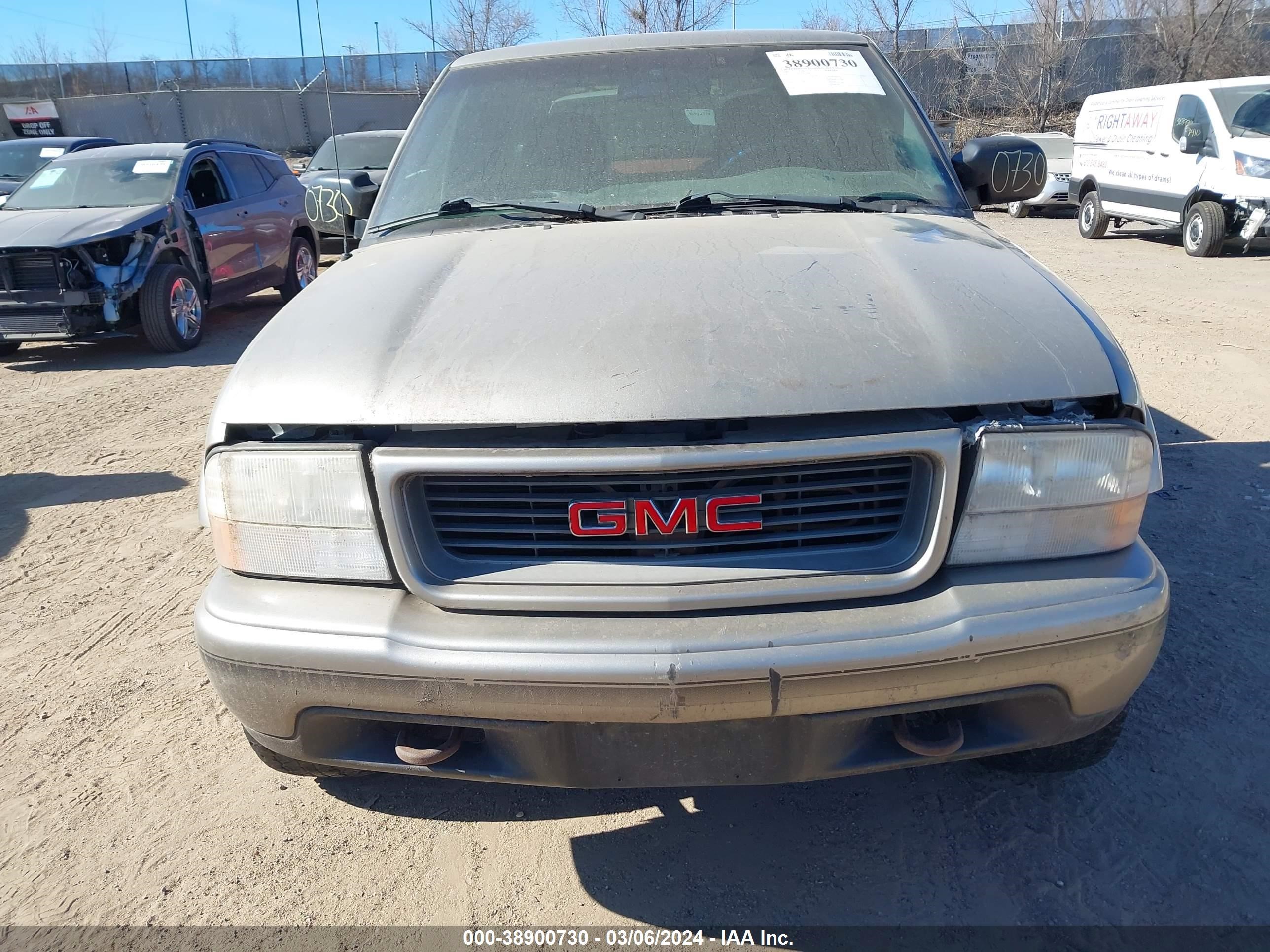 Photo 5 VIN: 1GTCT19W2X8534985 - GMC SONOMA 