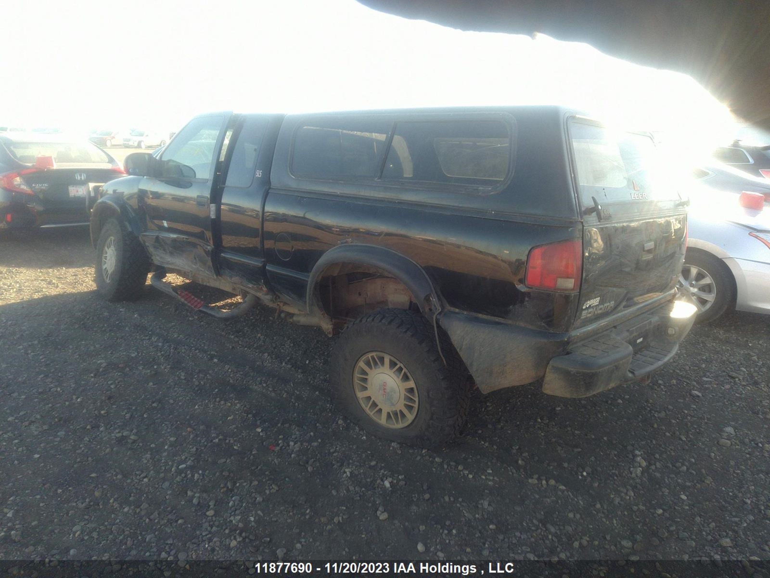 Photo 2 VIN: 1GTCT19W318213366 - GMC SONOMA 