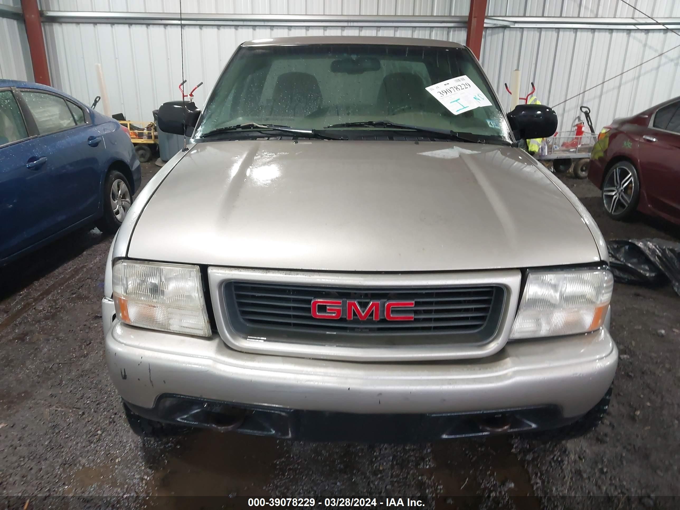 Photo 10 VIN: 1GTCT19W5X8501009 - GMC SONOMA 