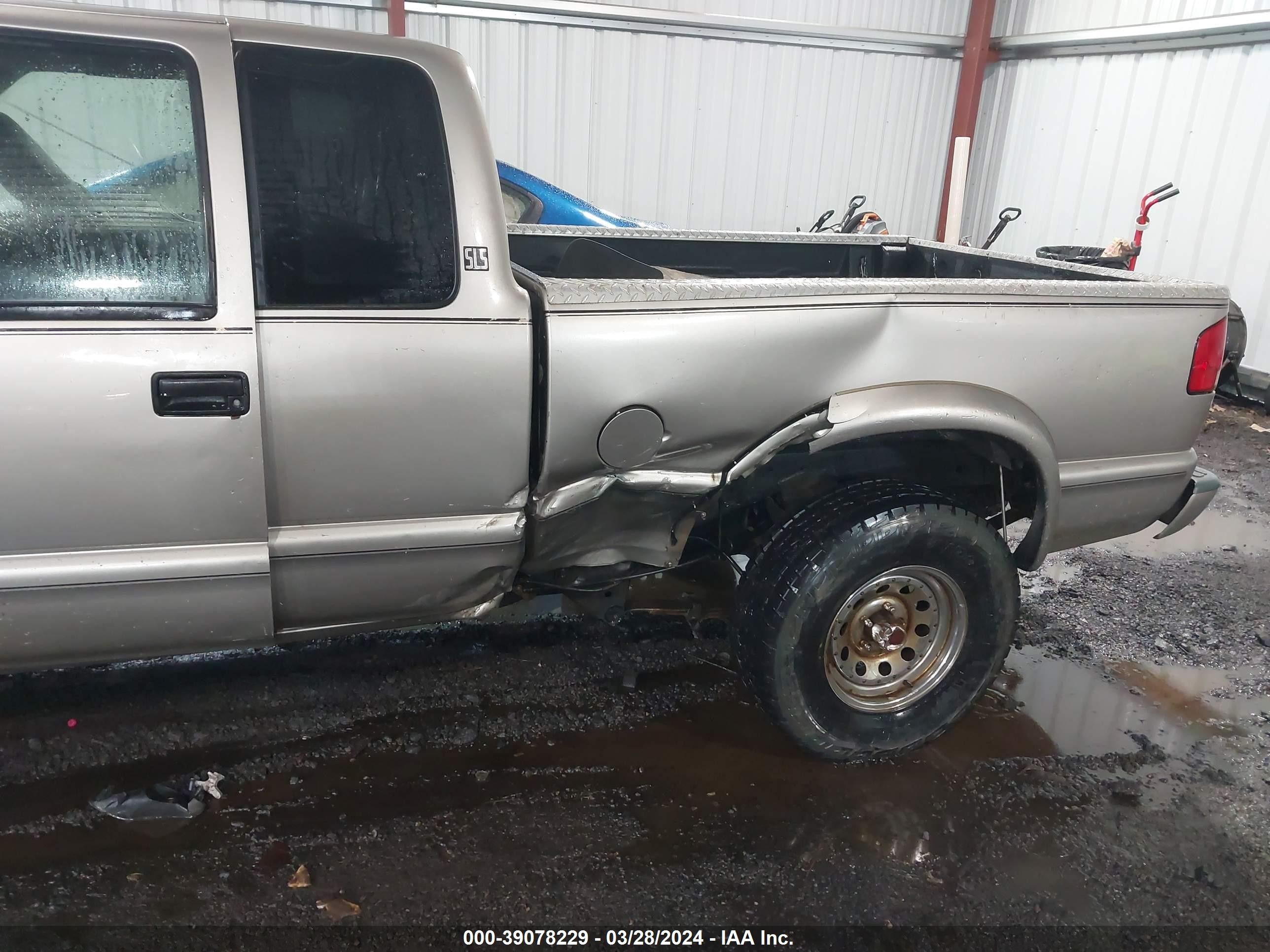 Photo 5 VIN: 1GTCT19W5X8501009 - GMC SONOMA 