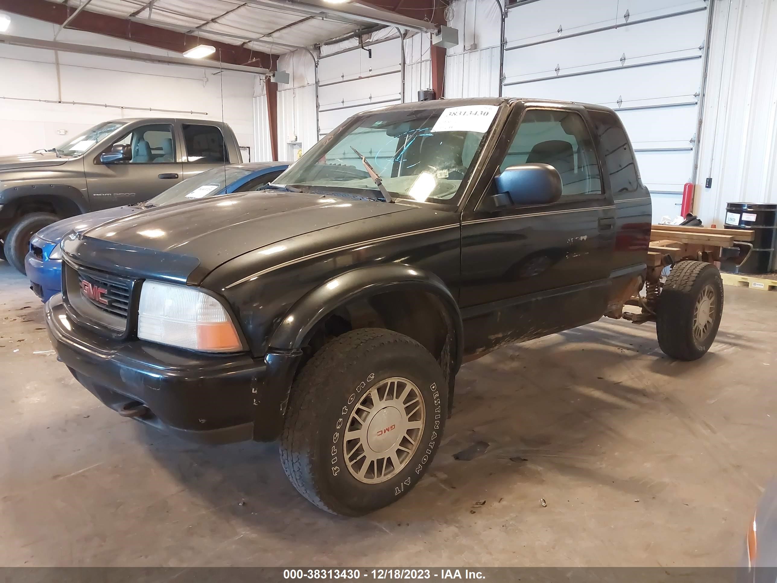 Photo 1 VIN: 1GTCT19W5Y8176721 - GMC SONOMA 