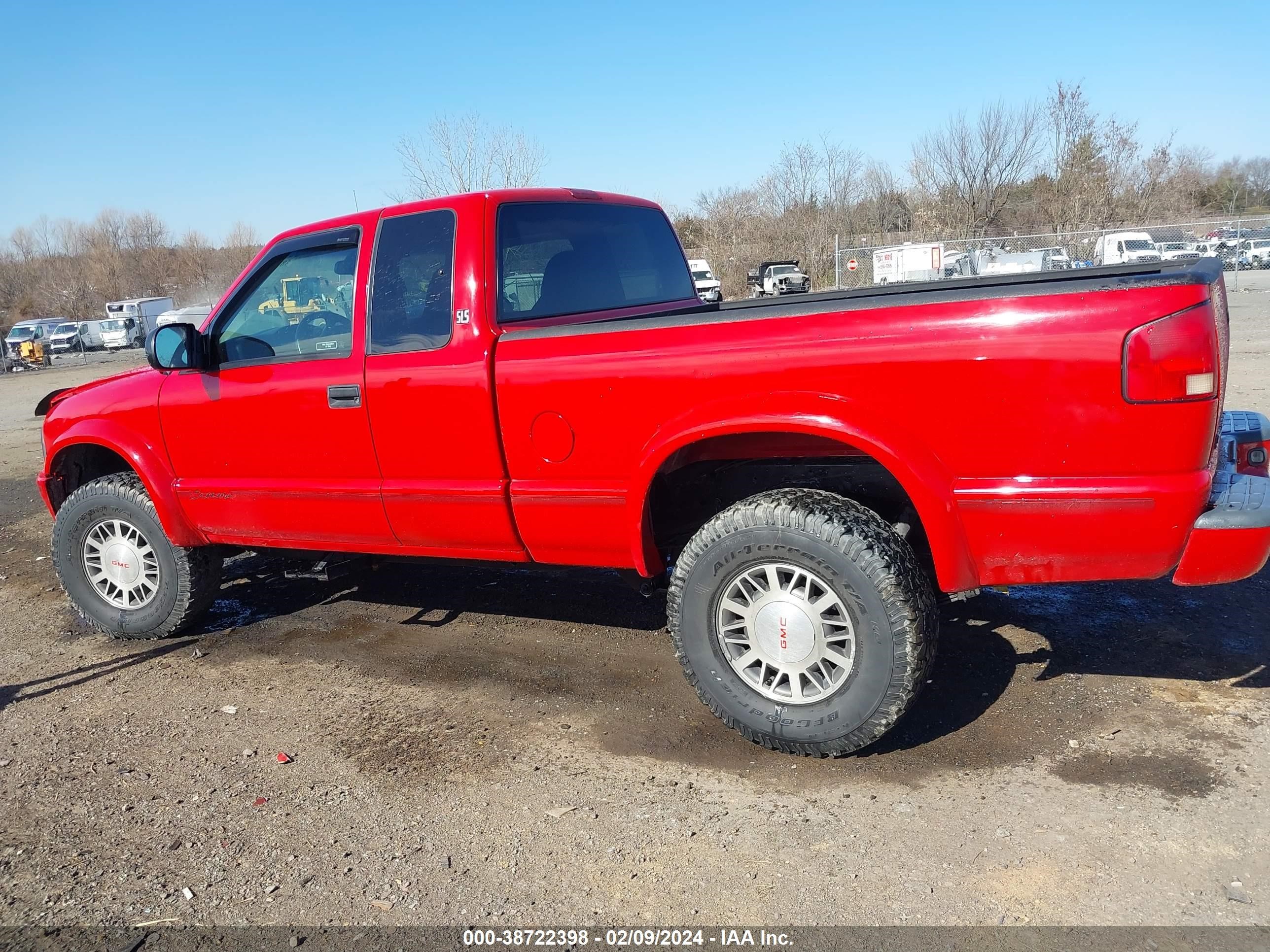 Photo 13 VIN: 1GTCT19W8X8529113 - GMC SONOMA 