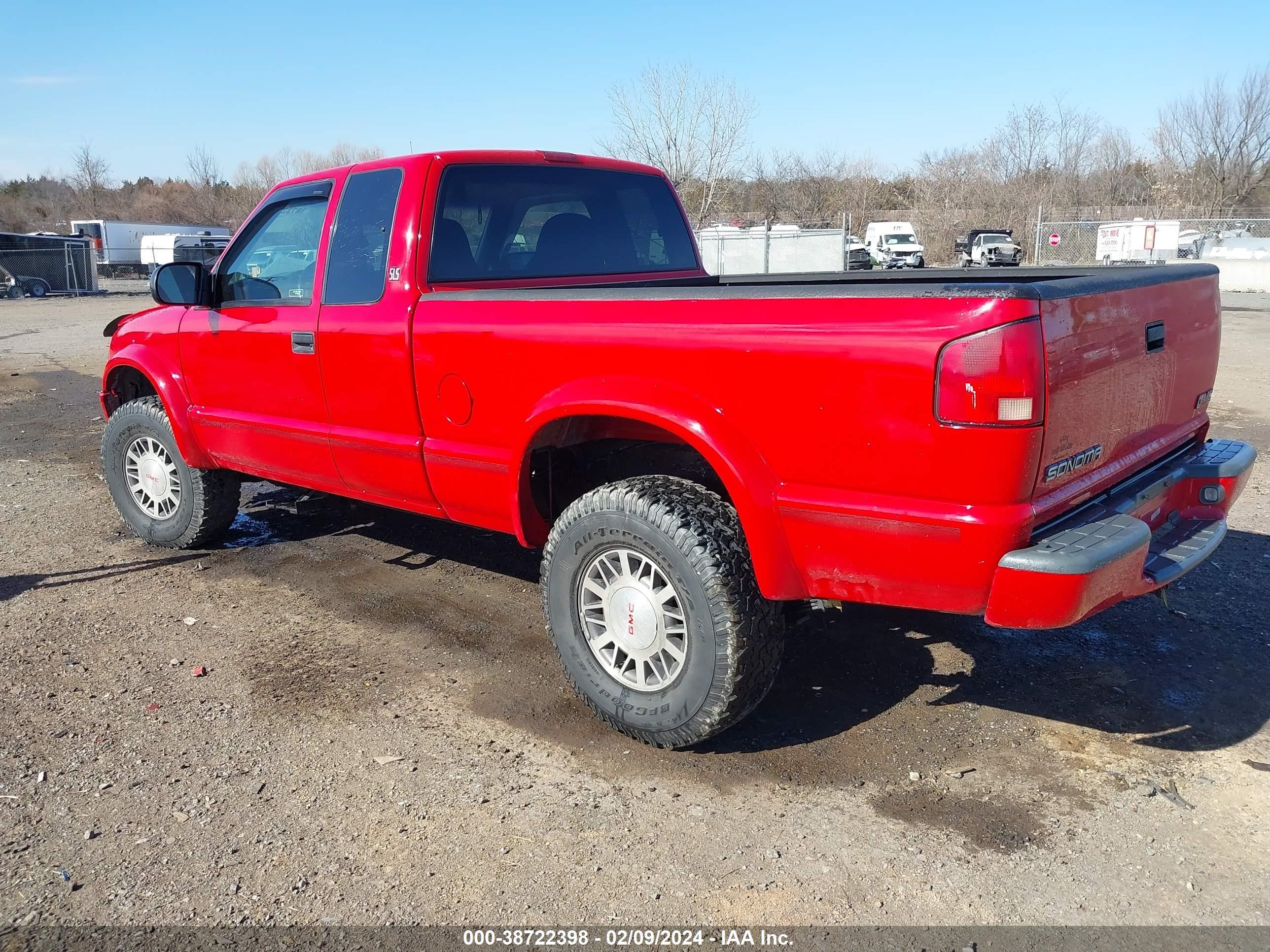 Photo 2 VIN: 1GTCT19W8X8529113 - GMC SONOMA 