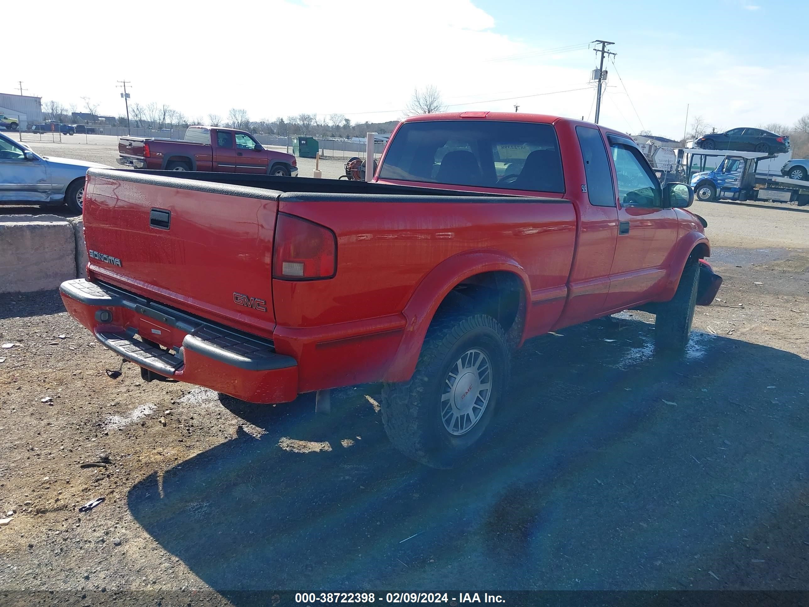 Photo 3 VIN: 1GTCT19W8X8529113 - GMC SONOMA 