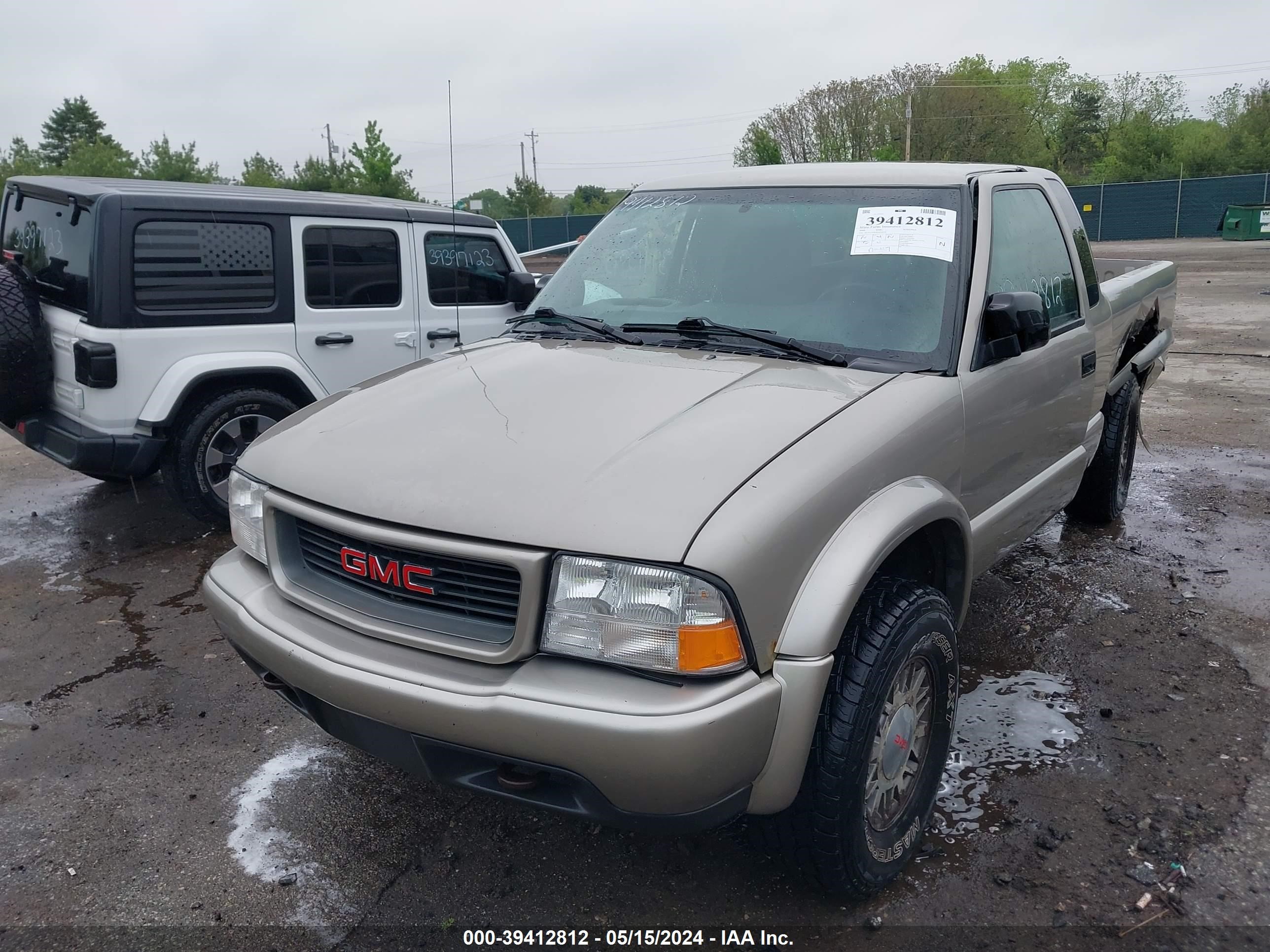 Photo 1 VIN: 1GTCT19W9Y8256636 - GMC SONOMA 