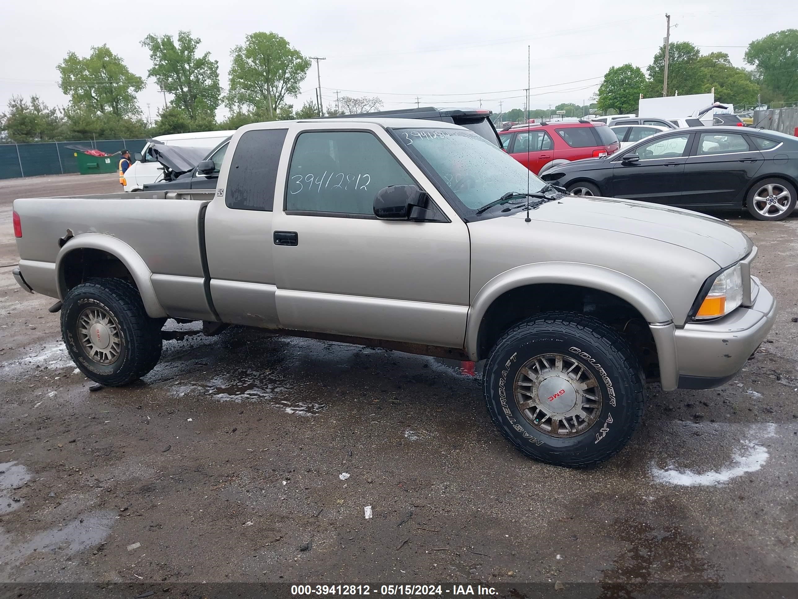 Photo 13 VIN: 1GTCT19W9Y8256636 - GMC SONOMA 