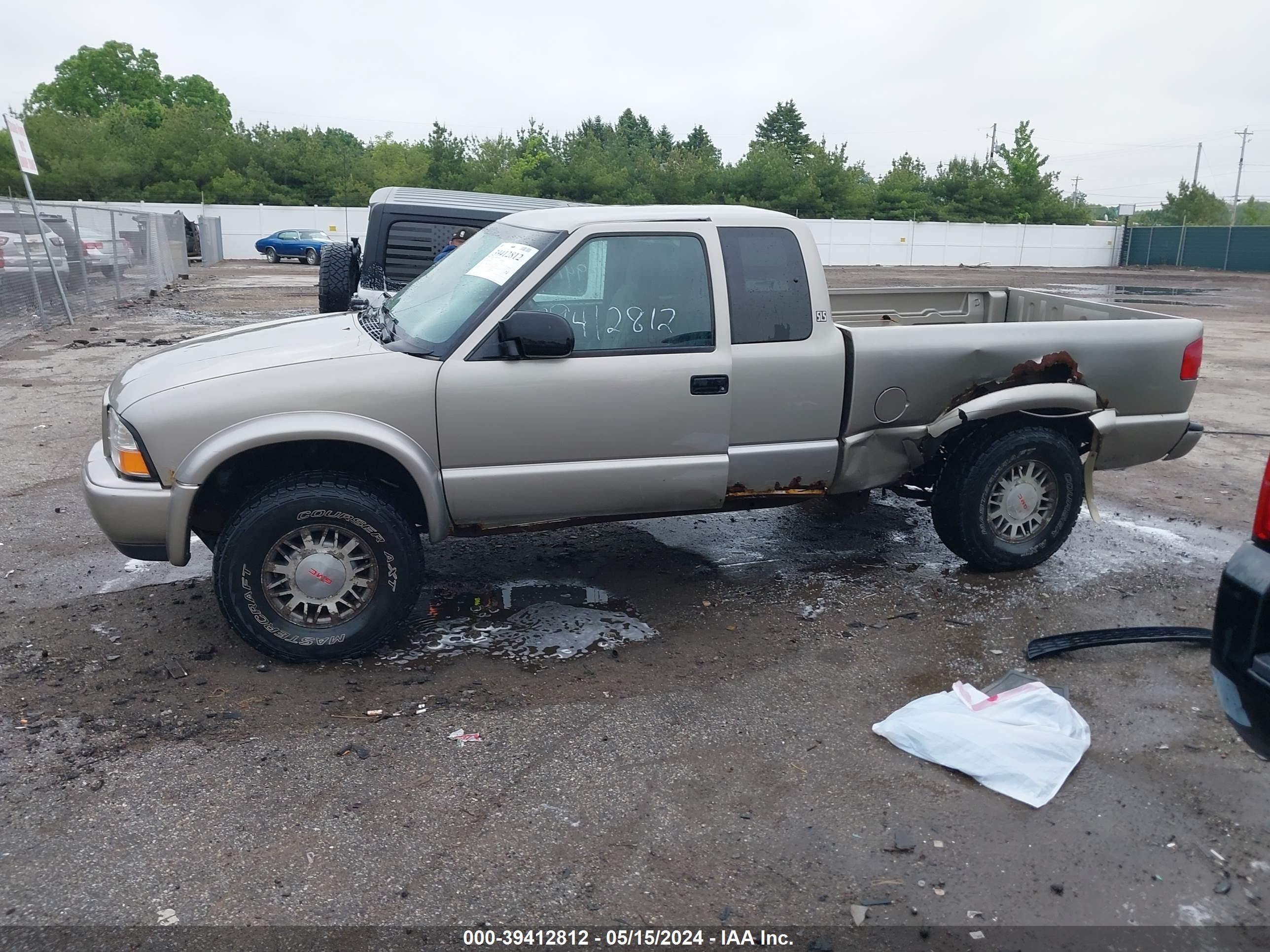 Photo 14 VIN: 1GTCT19W9Y8256636 - GMC SONOMA 