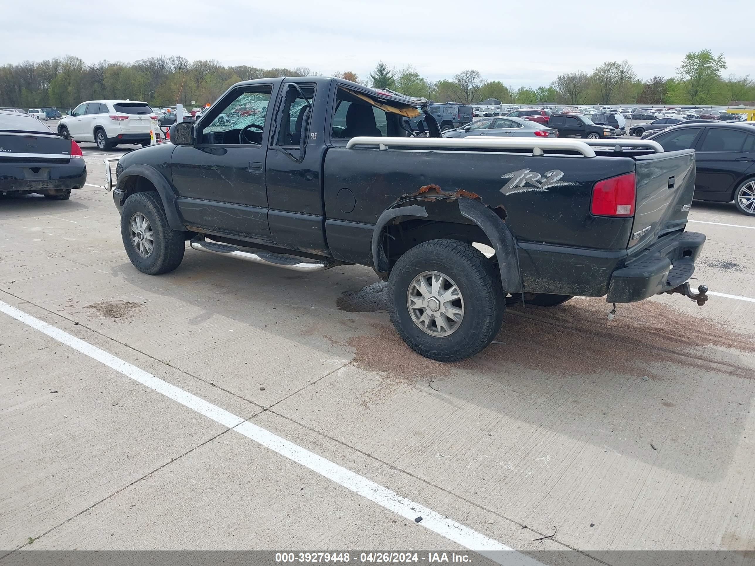 Photo 2 VIN: 1GTCT19X138231781 - GMC SONOMA 