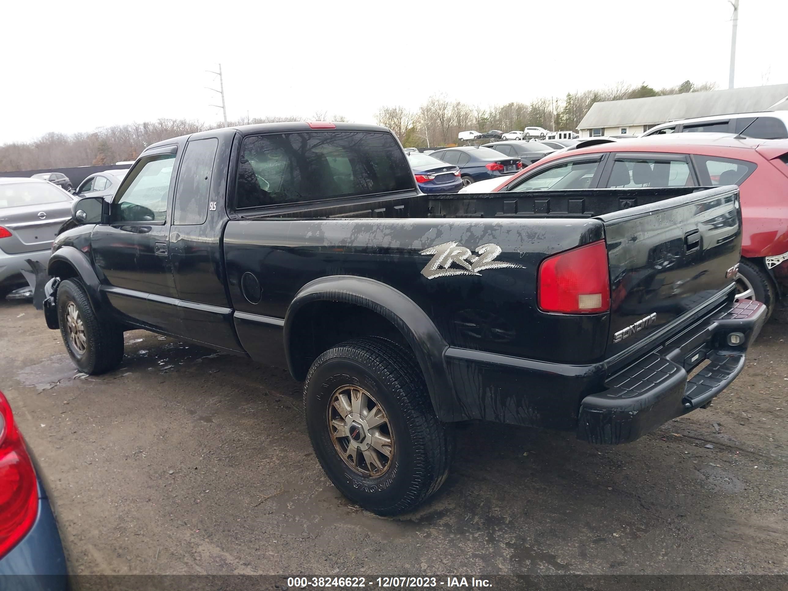 Photo 2 VIN: 1GTCT19X238217355 - GMC SONOMA 