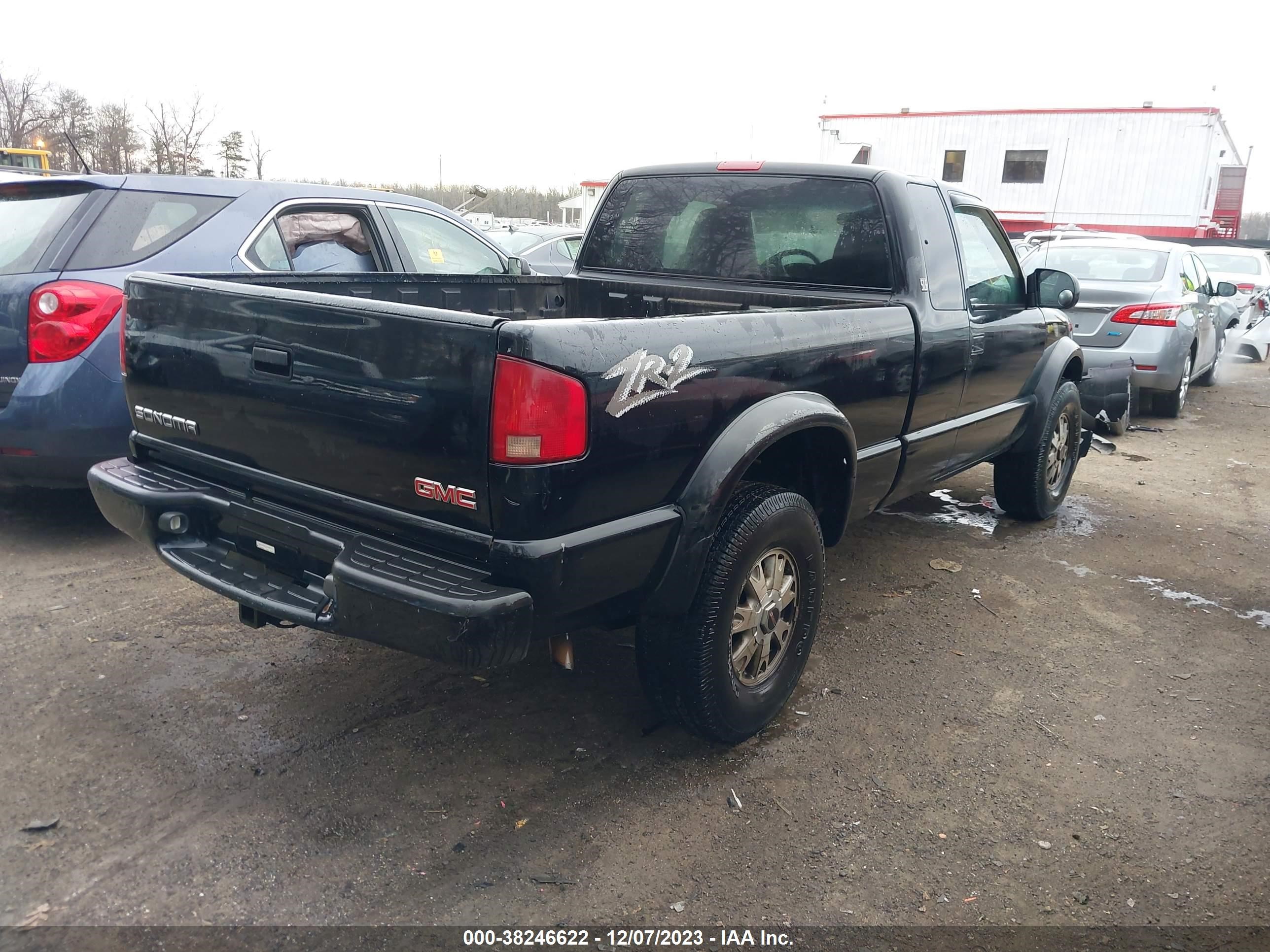 Photo 3 VIN: 1GTCT19X238217355 - GMC SONOMA 